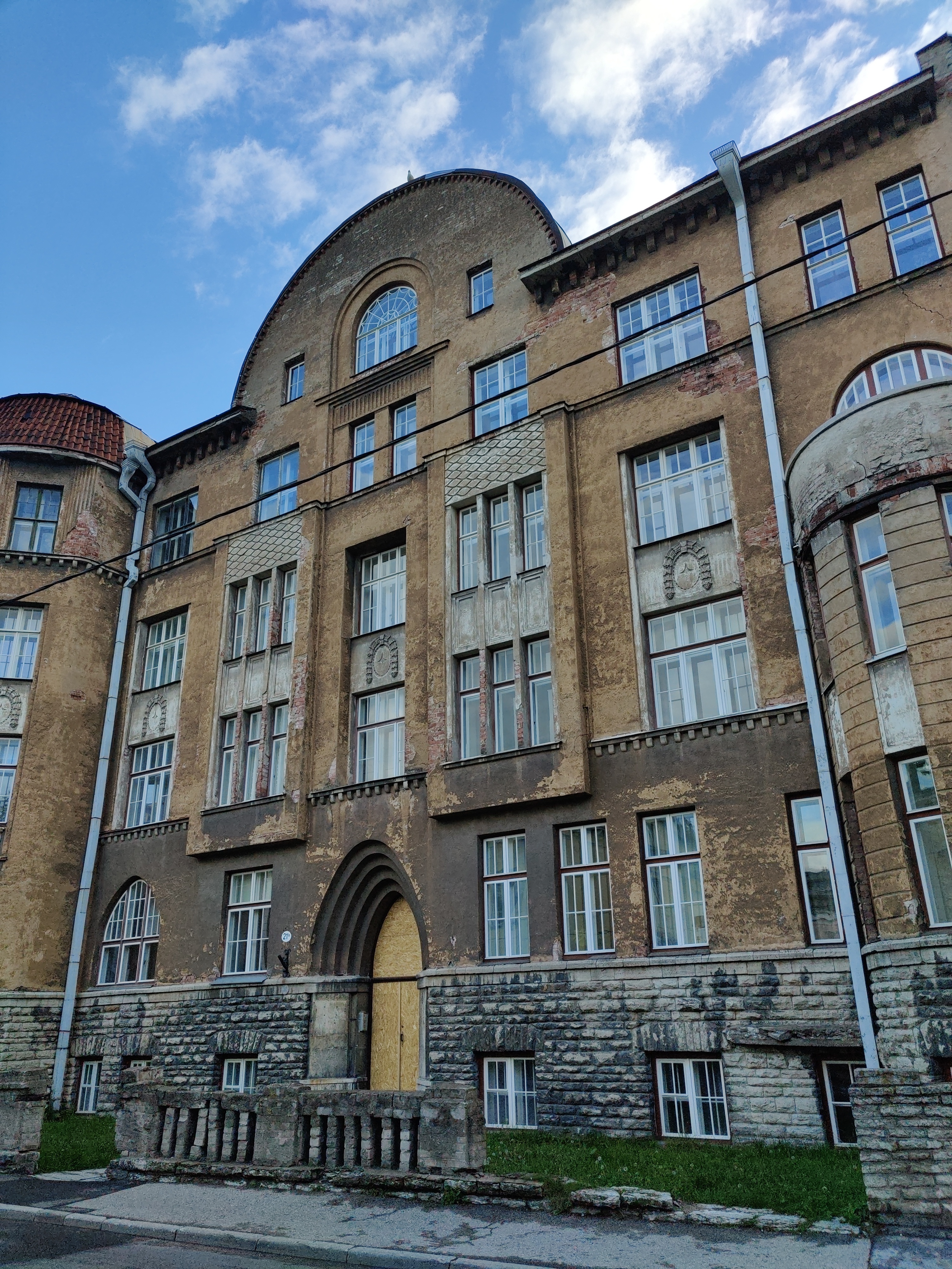 Building on Tatari Street in Tallinn rephoto