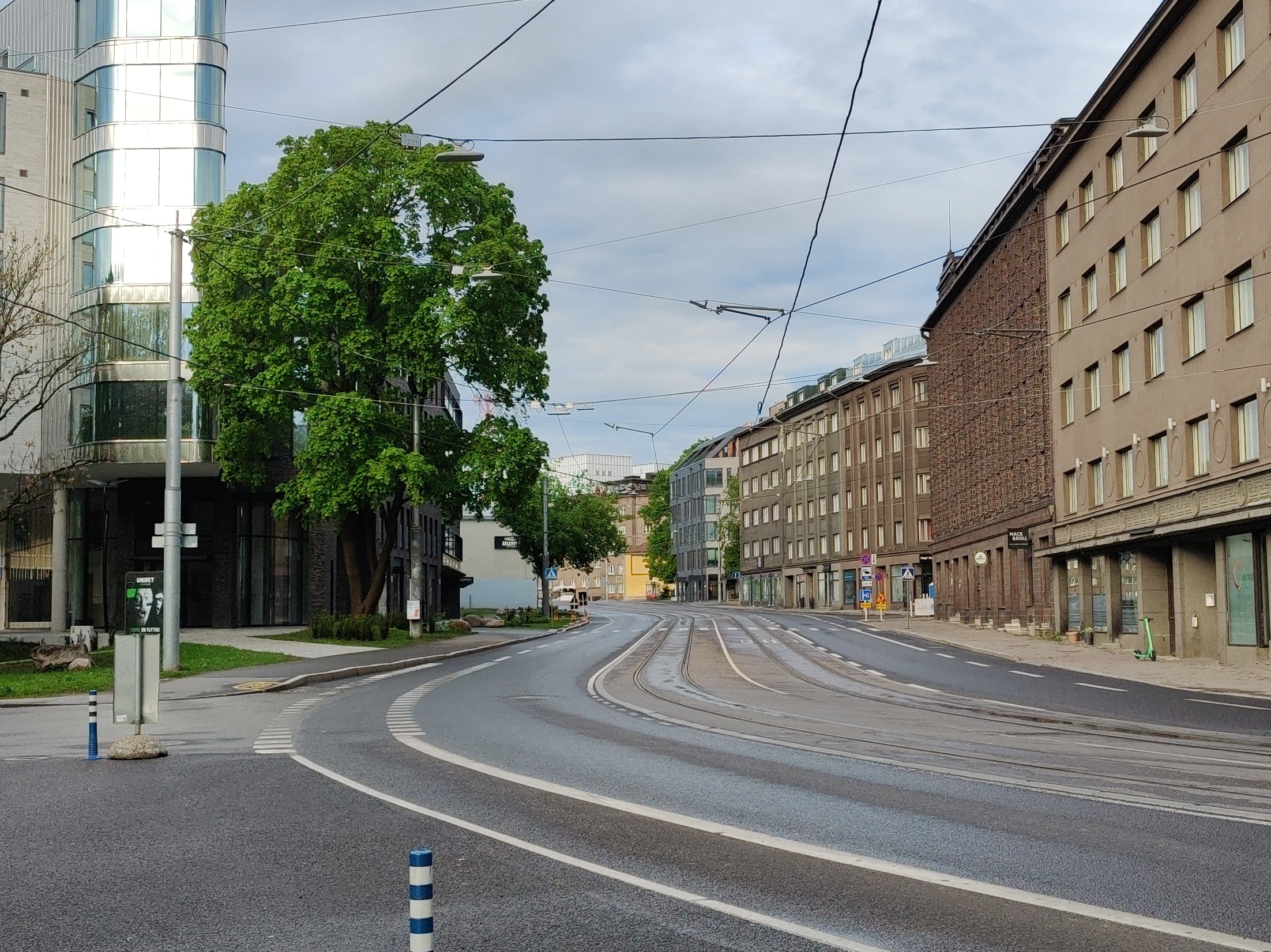 The corner of Pärnu highway and Peeter Süda street, the view along the Pärnu highway towards Tõnismäe. rephoto