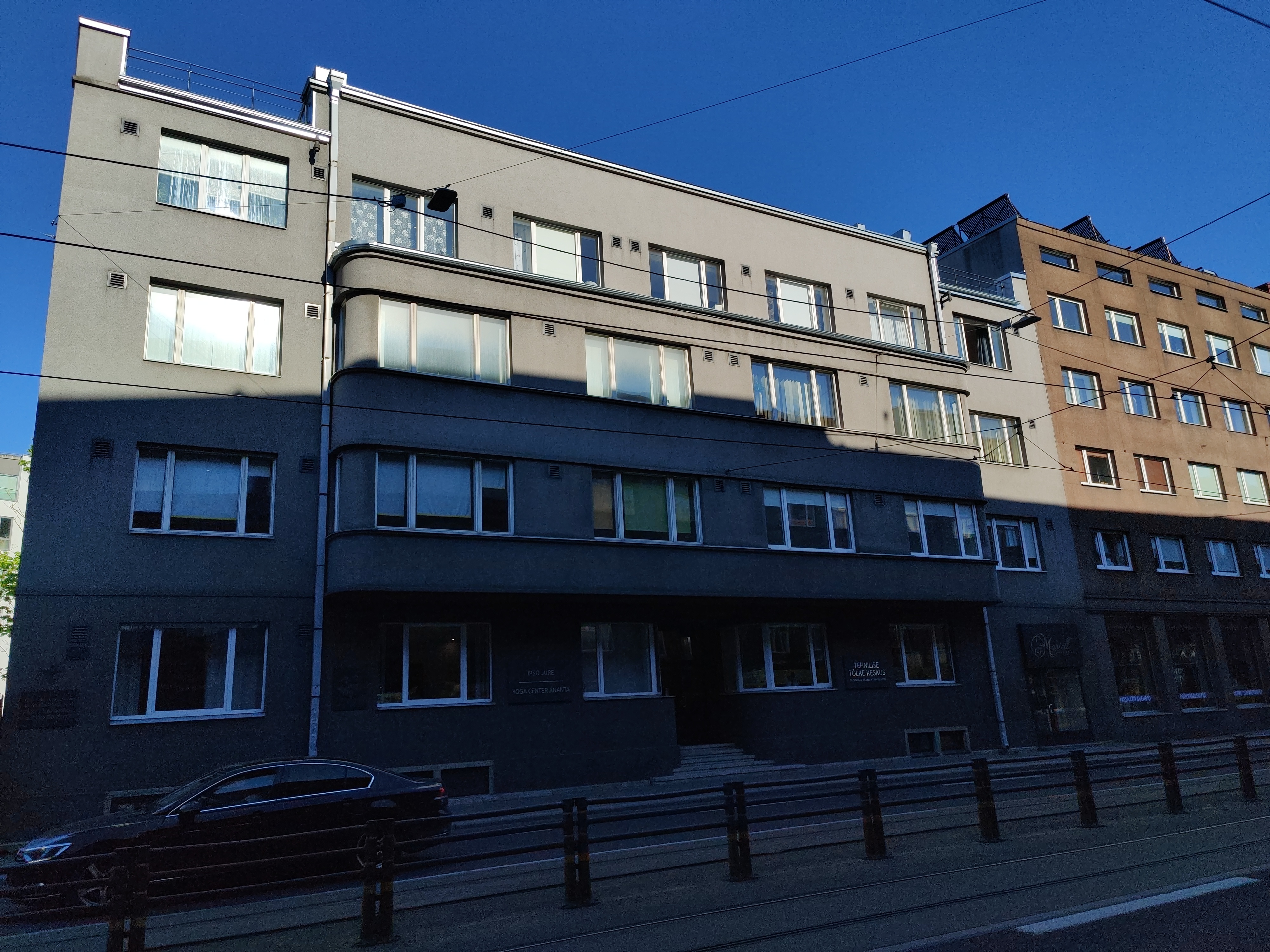 Apartment building in Tallinn, Pärnu mnt 23, facade view. Architect Eugen Sacharias rephoto