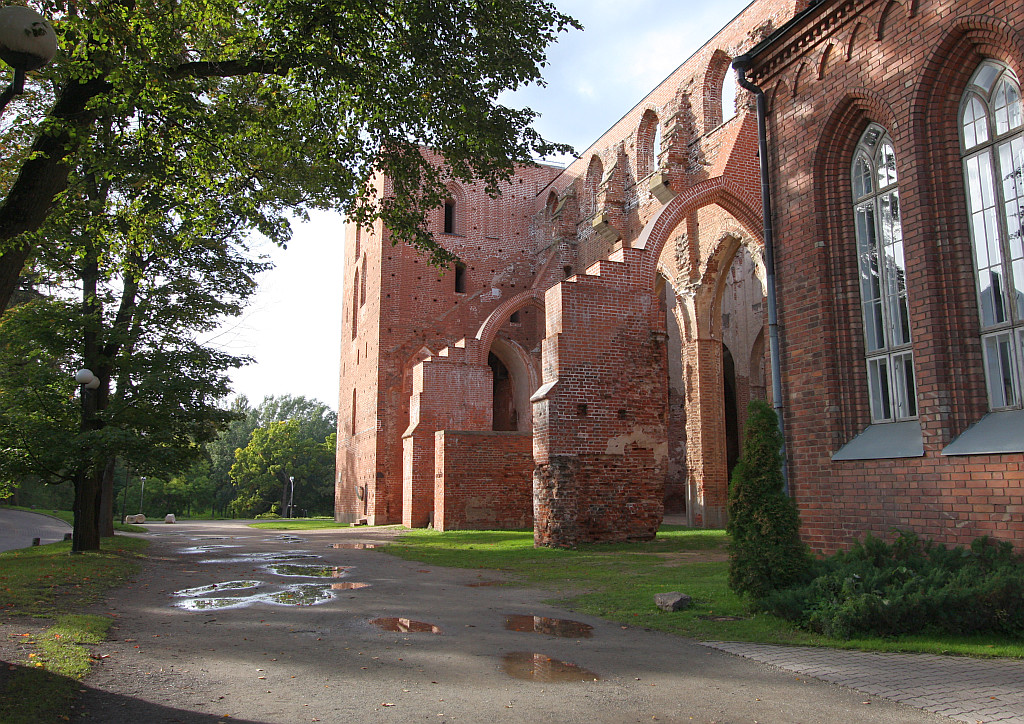 Toomkiriku varemed, lõunakülg rephoto