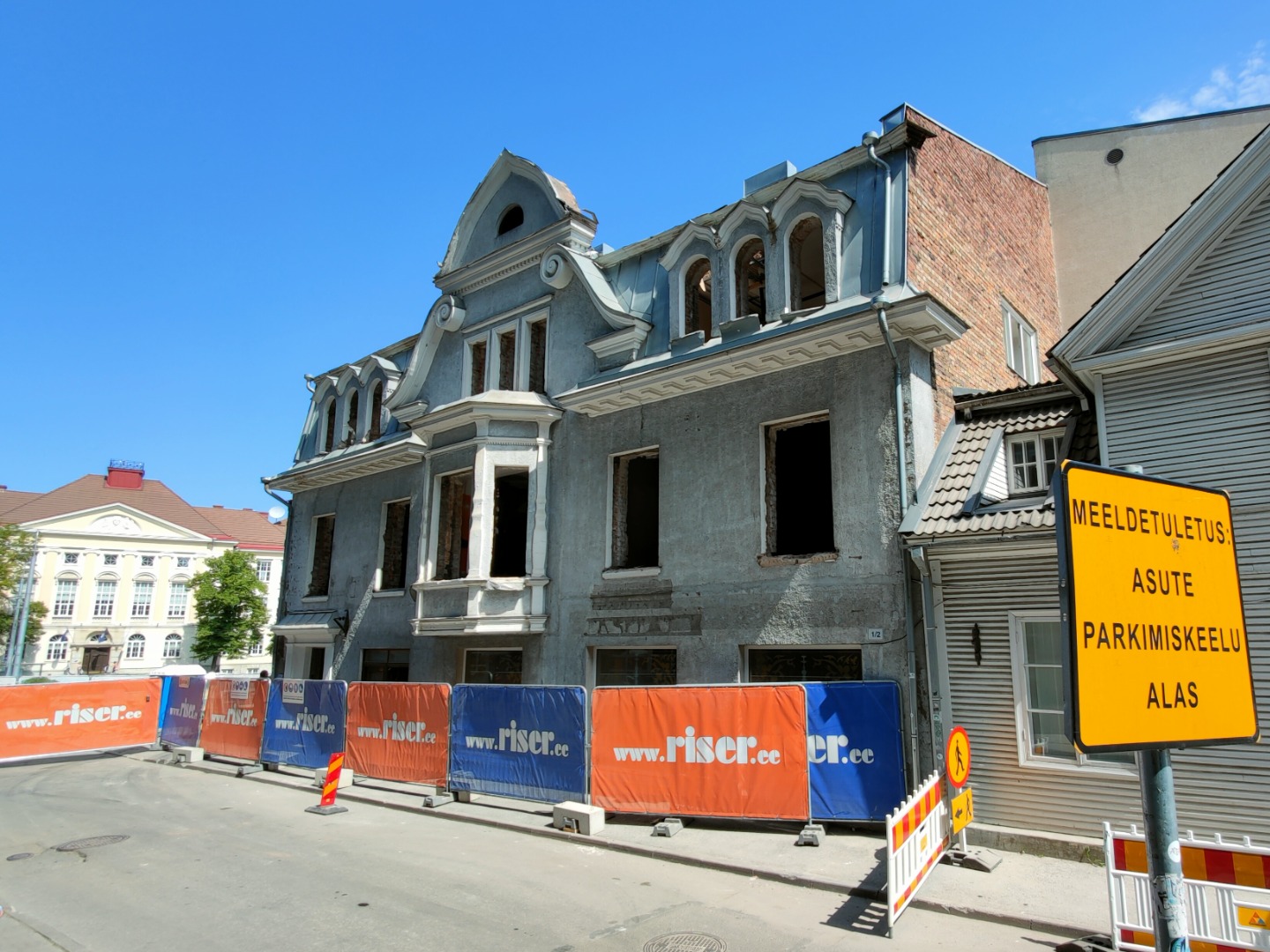 Buildings at the beginning of Tatari Street in Tallinn rephoto