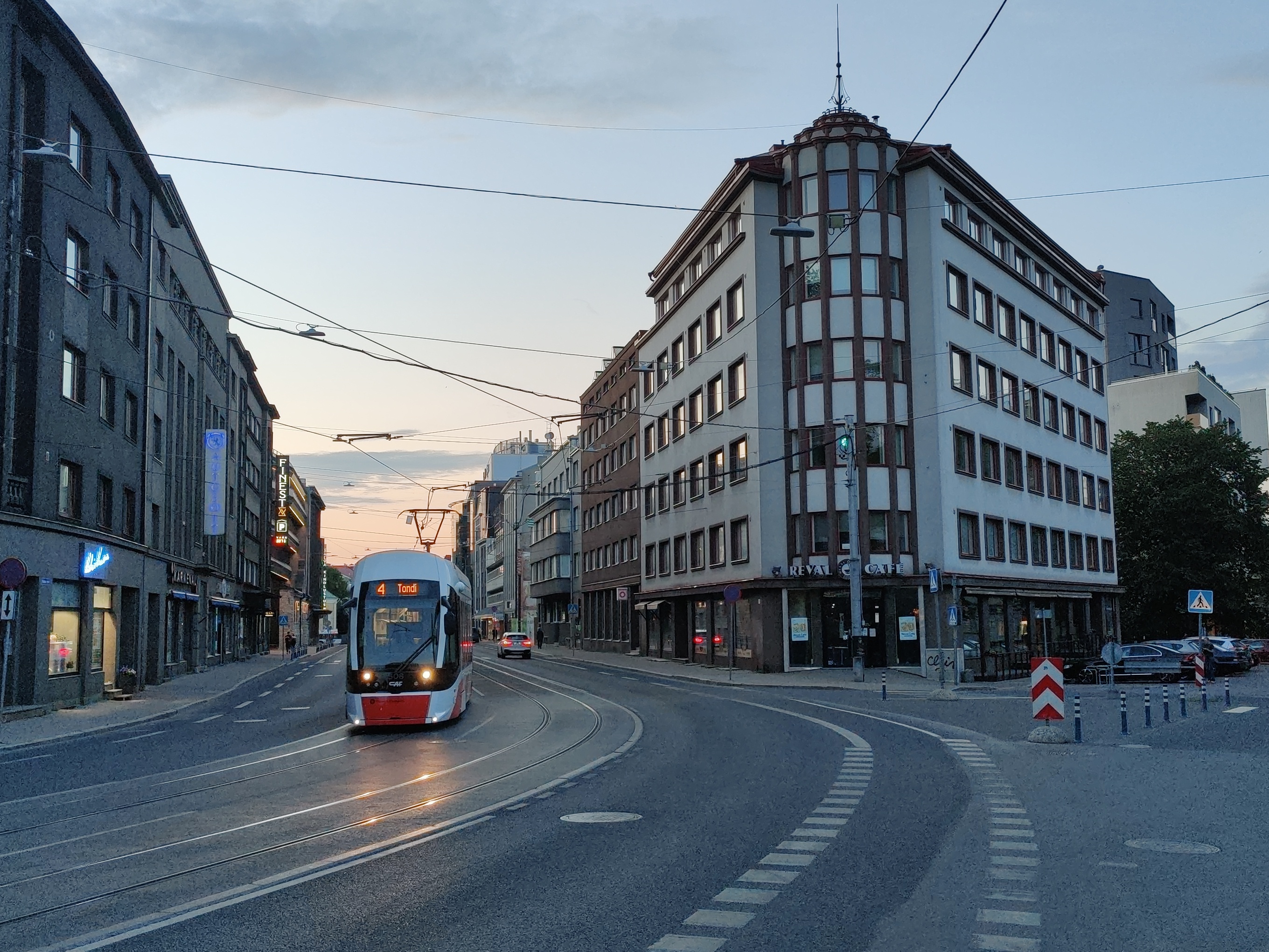 Tallinn. View Pärnu mnt. And Sakala tn. Between the corner building by Tõnismäe rephoto