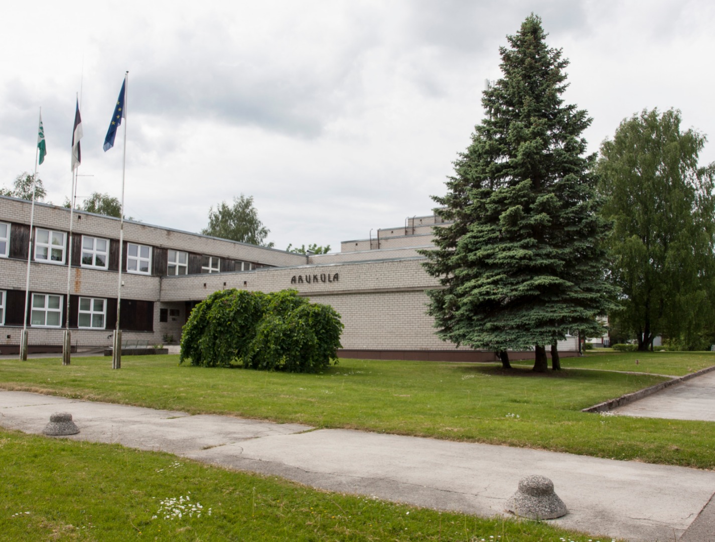 Aruküla keskusehoone, vaade sissepääsule. Arhitekt Maie Penjam rephoto
