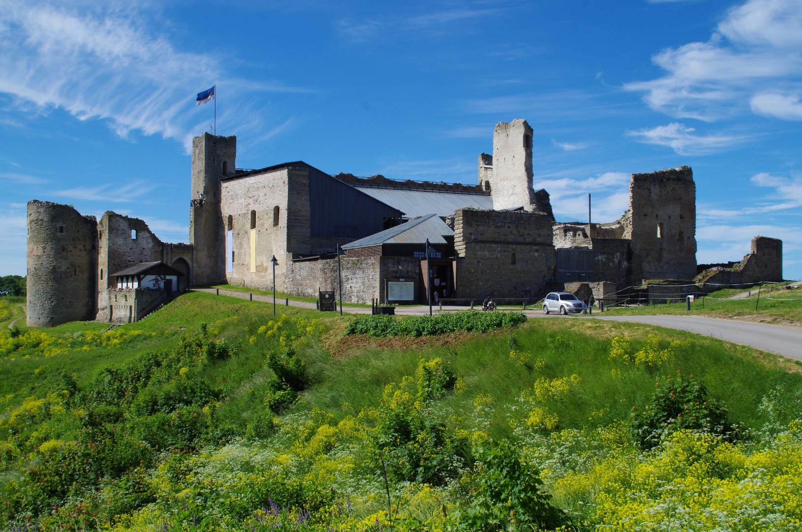 Rakvere Order 1 - The ruins of the city in the darkness of the evening. rephoto