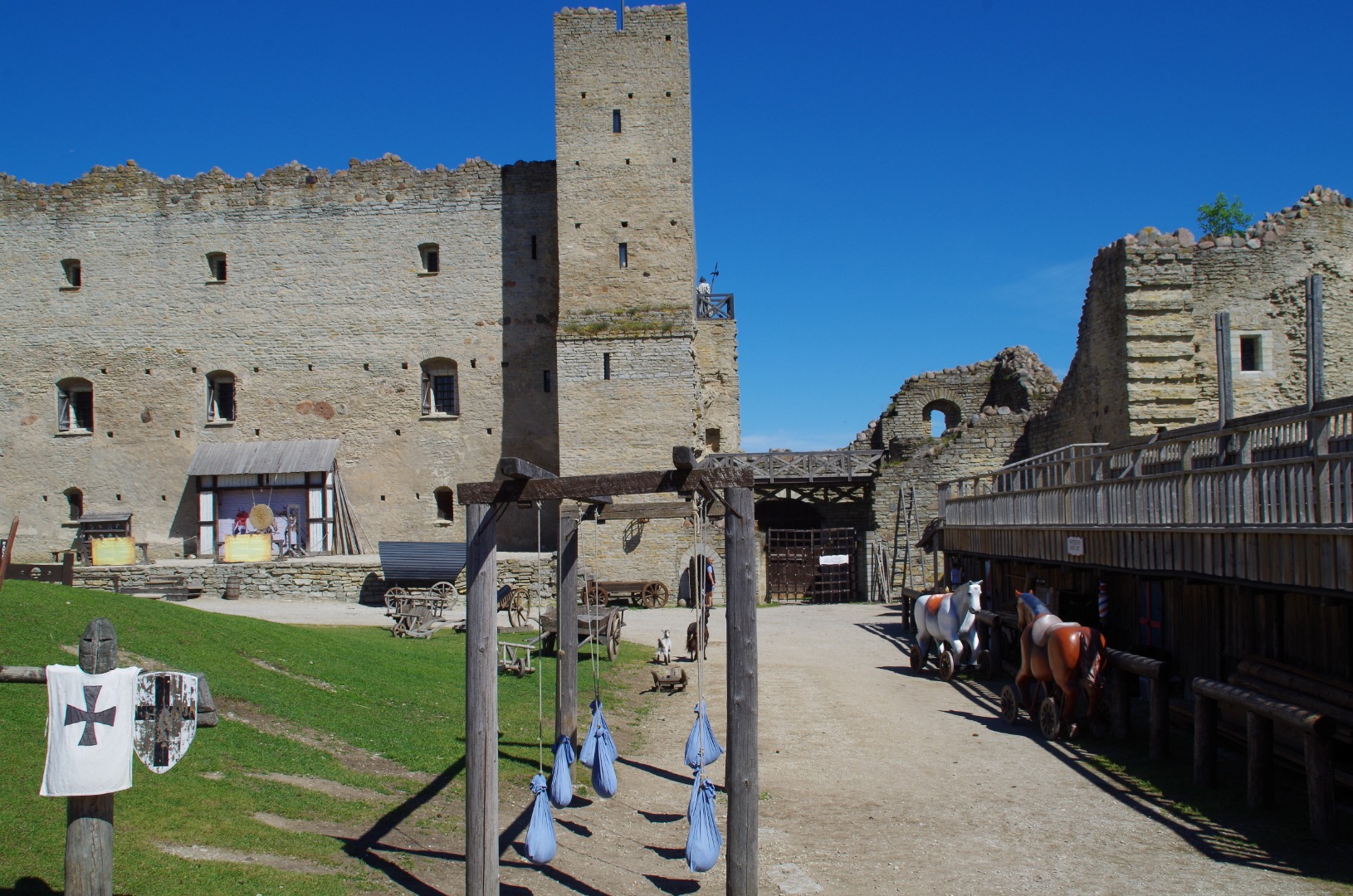 Arheoloogilised kaevetööd Rakvere linnuses rephoto