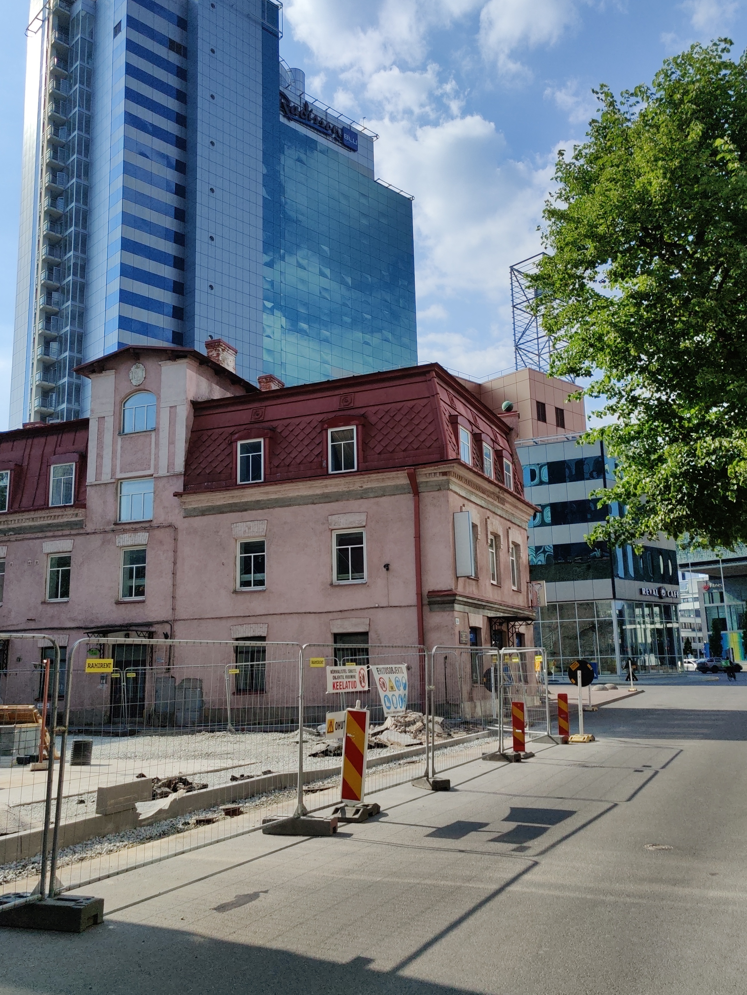 Biljajevi Gymnasium Building - Maakri 28, Tallinn (Last Kubu Gymnasium) rephoto