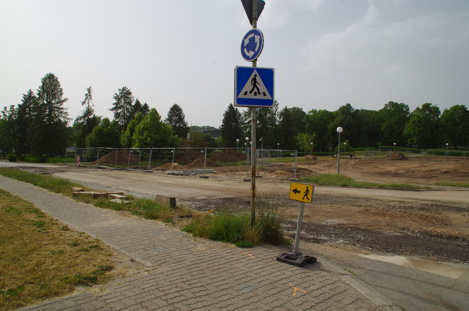 Rakvere, pärgade panek fašismiohvrite ühishauale rephoto