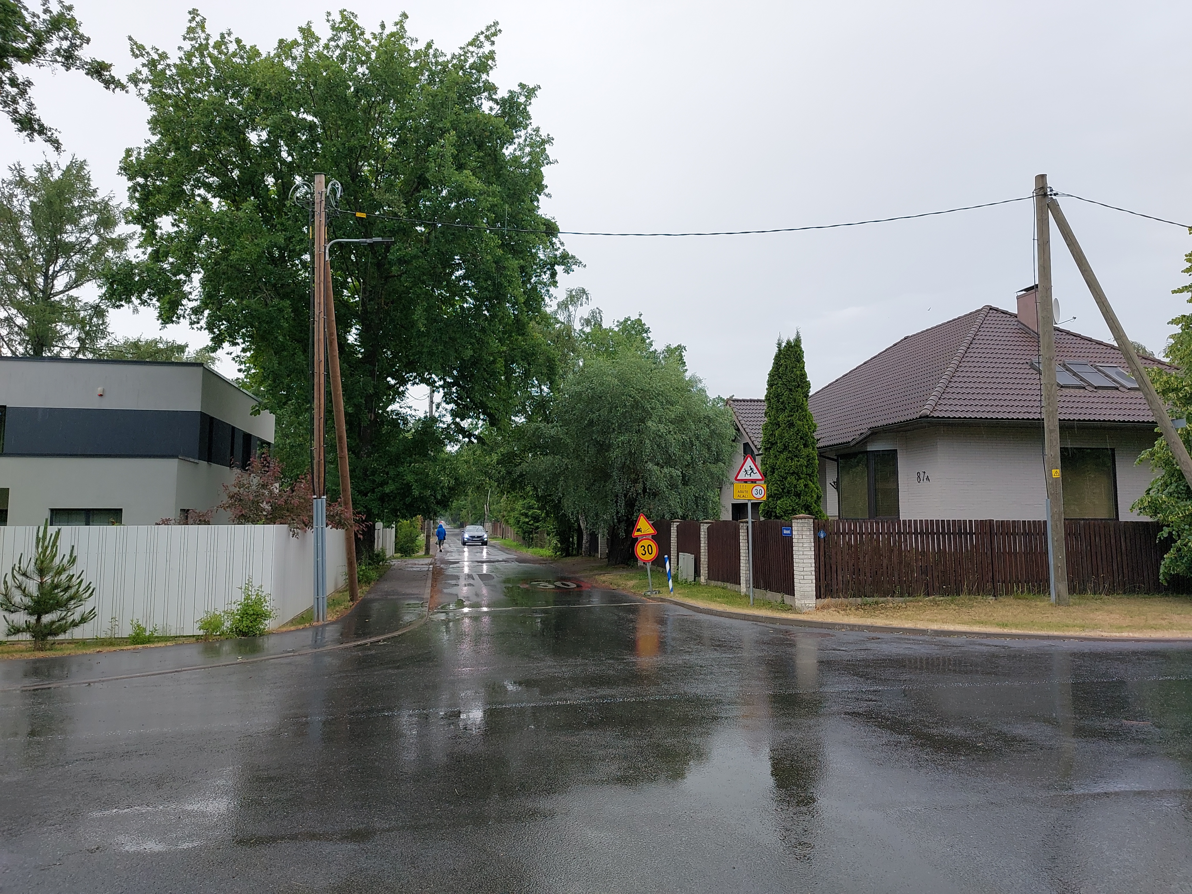 Tallinn, Kristiine linnaosa, Lilleküla asum, Räägu tänava ja Mooni tänava nurk. rephoto