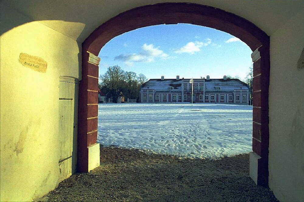 Main building and gates of Sagadi Manor rephoto