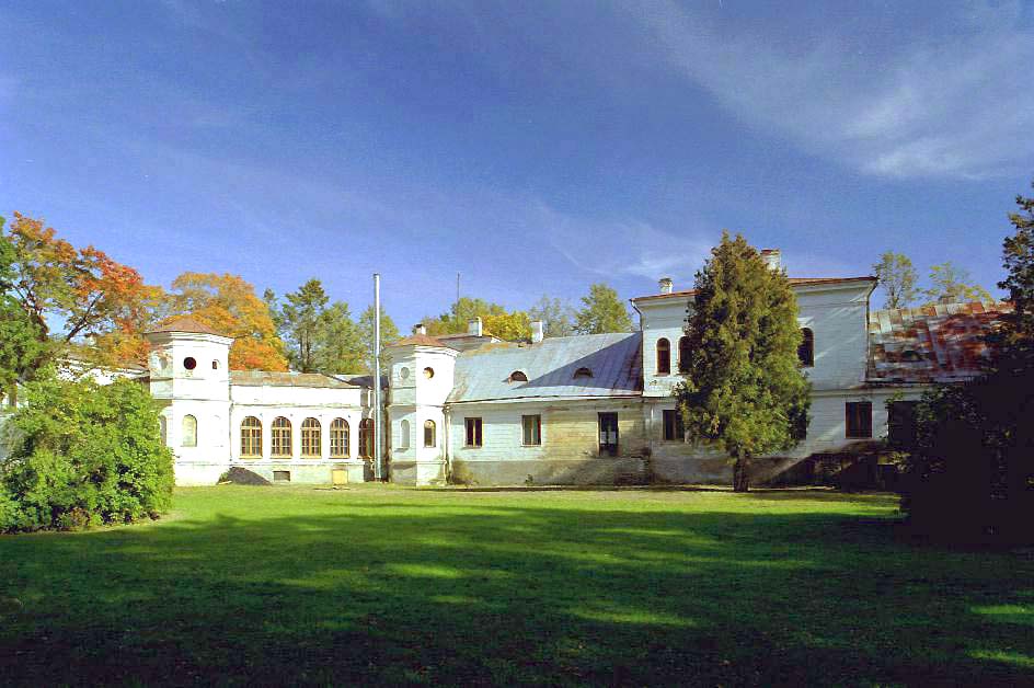 Avanduse mõis (Awandus), härrastemaja aia poolt, sidegalerii vana ja uue maja vahel (talveaed). Simuna khk rephoto