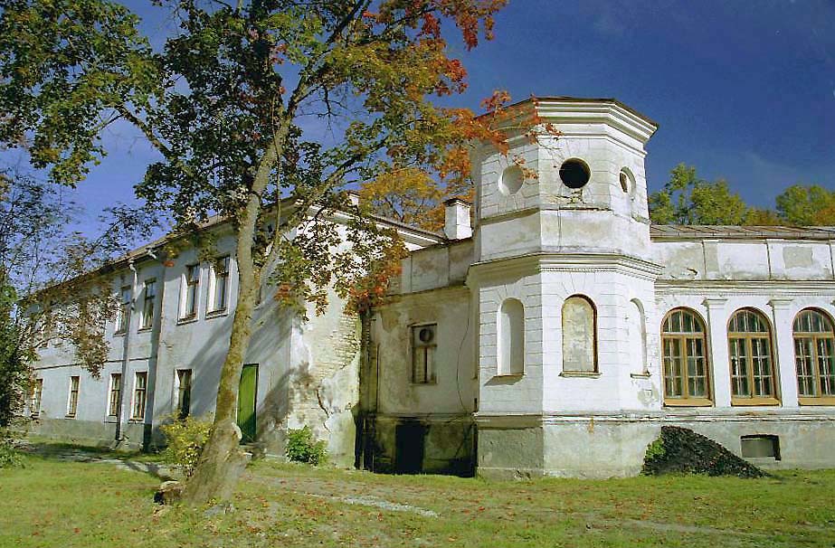 Avanduse mõis (Awandus), härrastemaja aia poolt, sidegalerii vana ja uue maja vahel (talveaed). Simuna khk rephoto