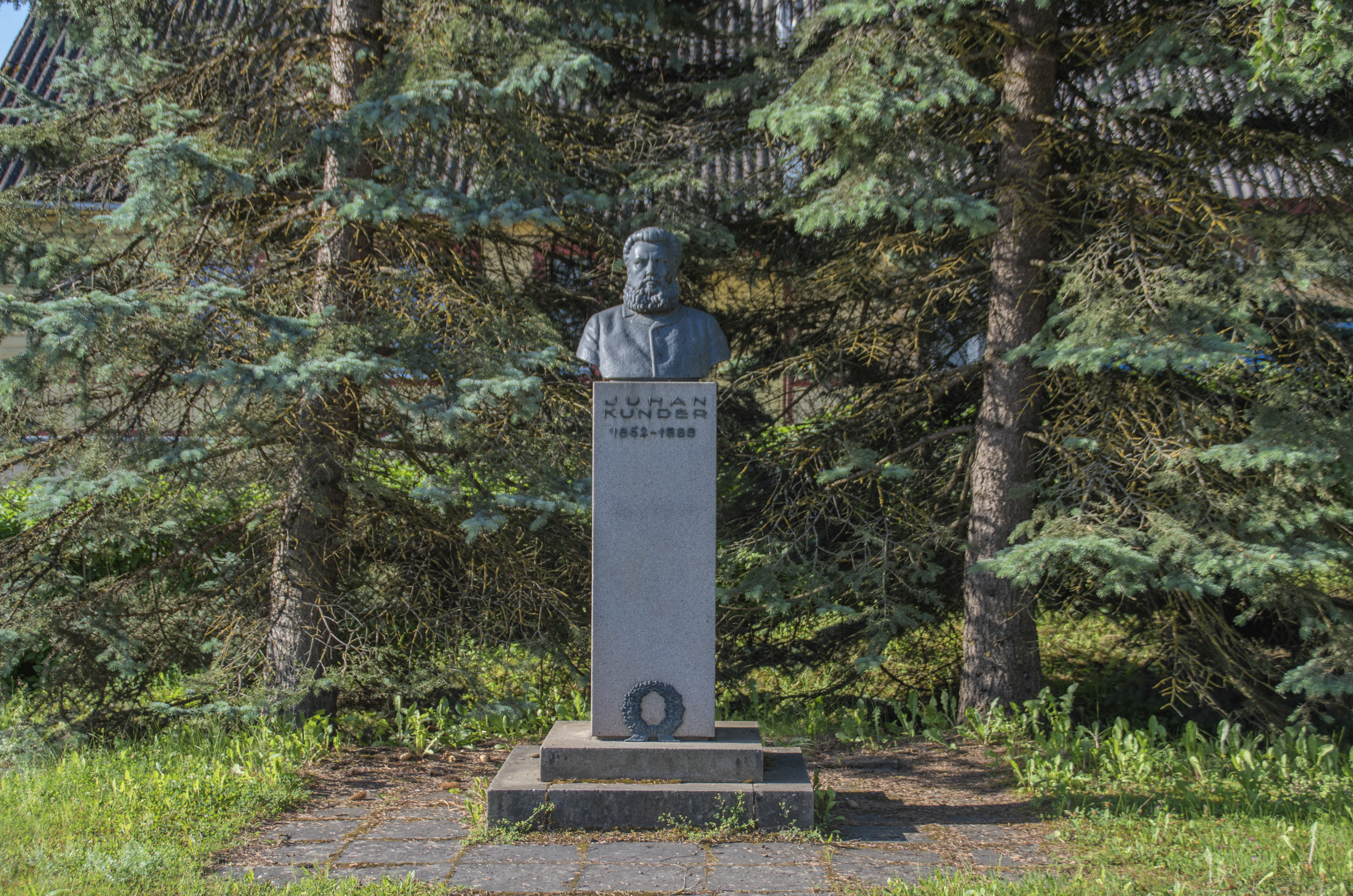 Juhan Kunderi mälestussammas rephoto