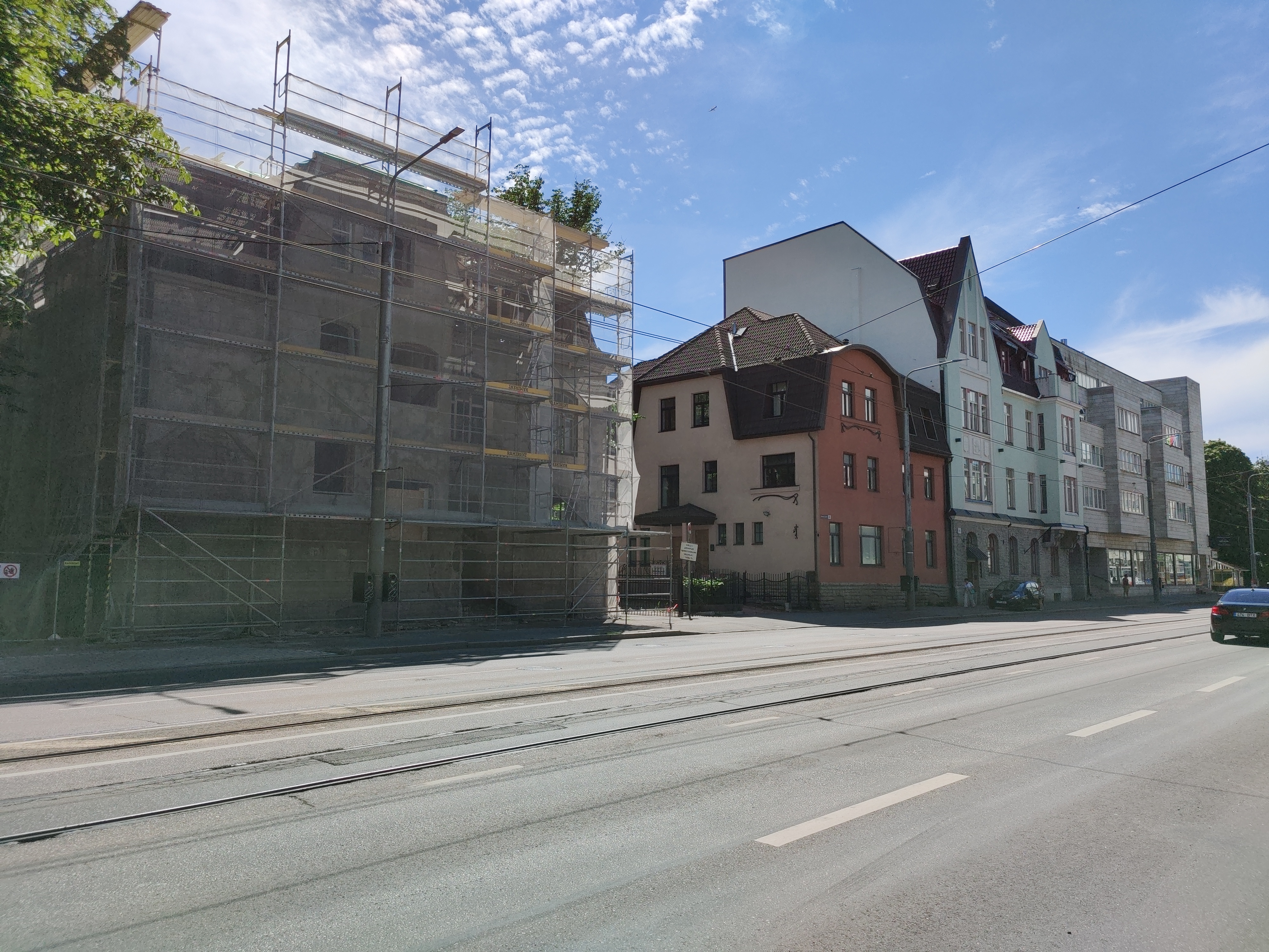 Narva maantee (Narva mnt) tänavavaade: kaadris majad nr 38, 40, 42, 48 rephoto