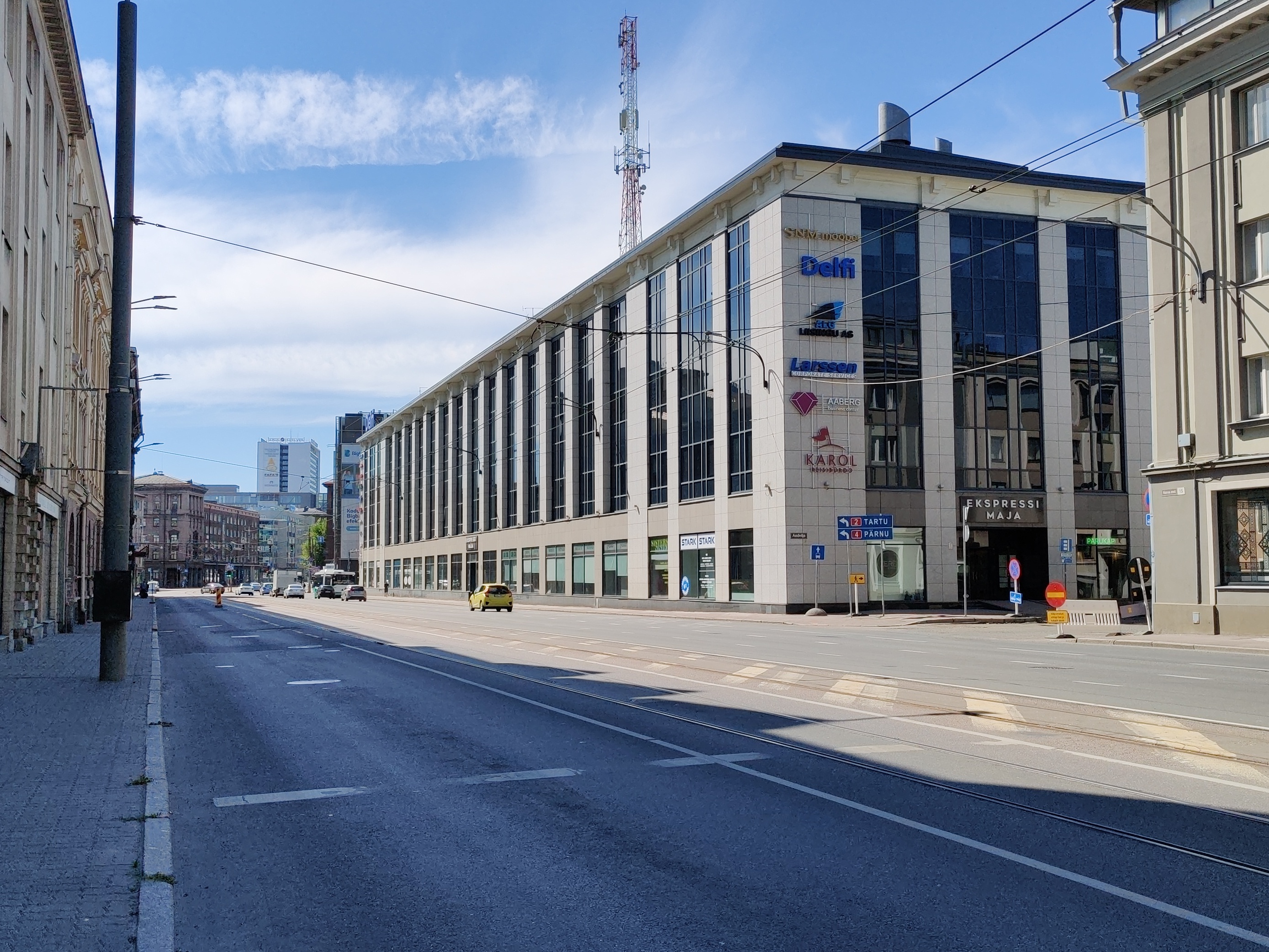 Tallinn, Narva mnt alguse uushoonestus 1960. aastate algul: tootmishoone Eesti Kaabel Narva mnt 13 (arhitektid Mart Port ja Roman Urb), hilisem kaubanduskeskus Pro Kapital. Vaade piki tänavat vanalinna suunas rephoto