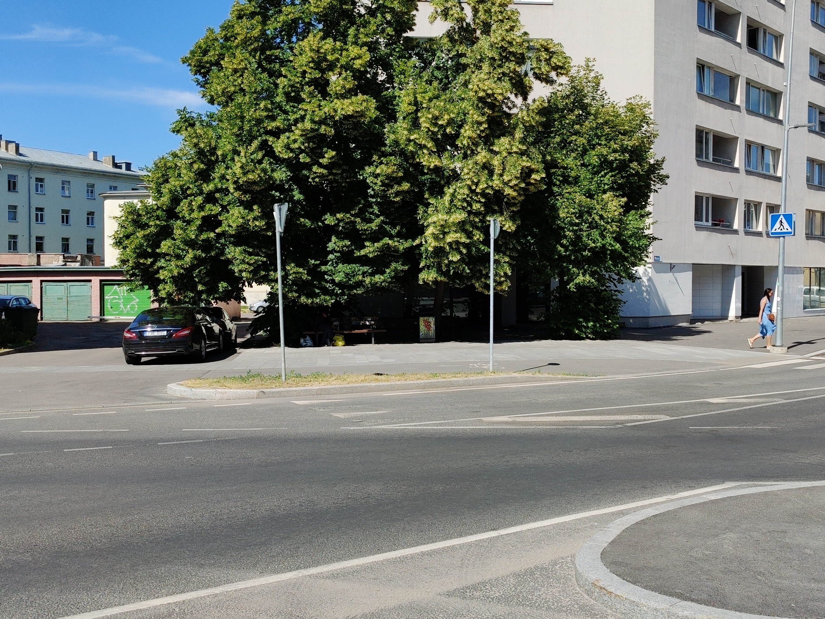 Ekskavaatori ja bussi kokkupõrke tagajärgede koristamine Gonsiori tänaval rephoto