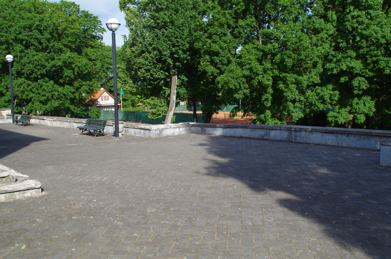 Skulptuurinäitus Rakvere linnaruumis rephoto