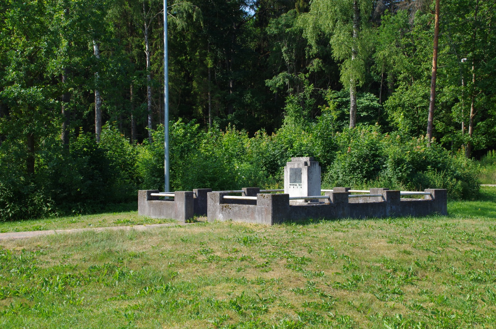 Monument of the War of Independence erected at the place of execution of the Bolshevik terror victims in Rakvere rephoto