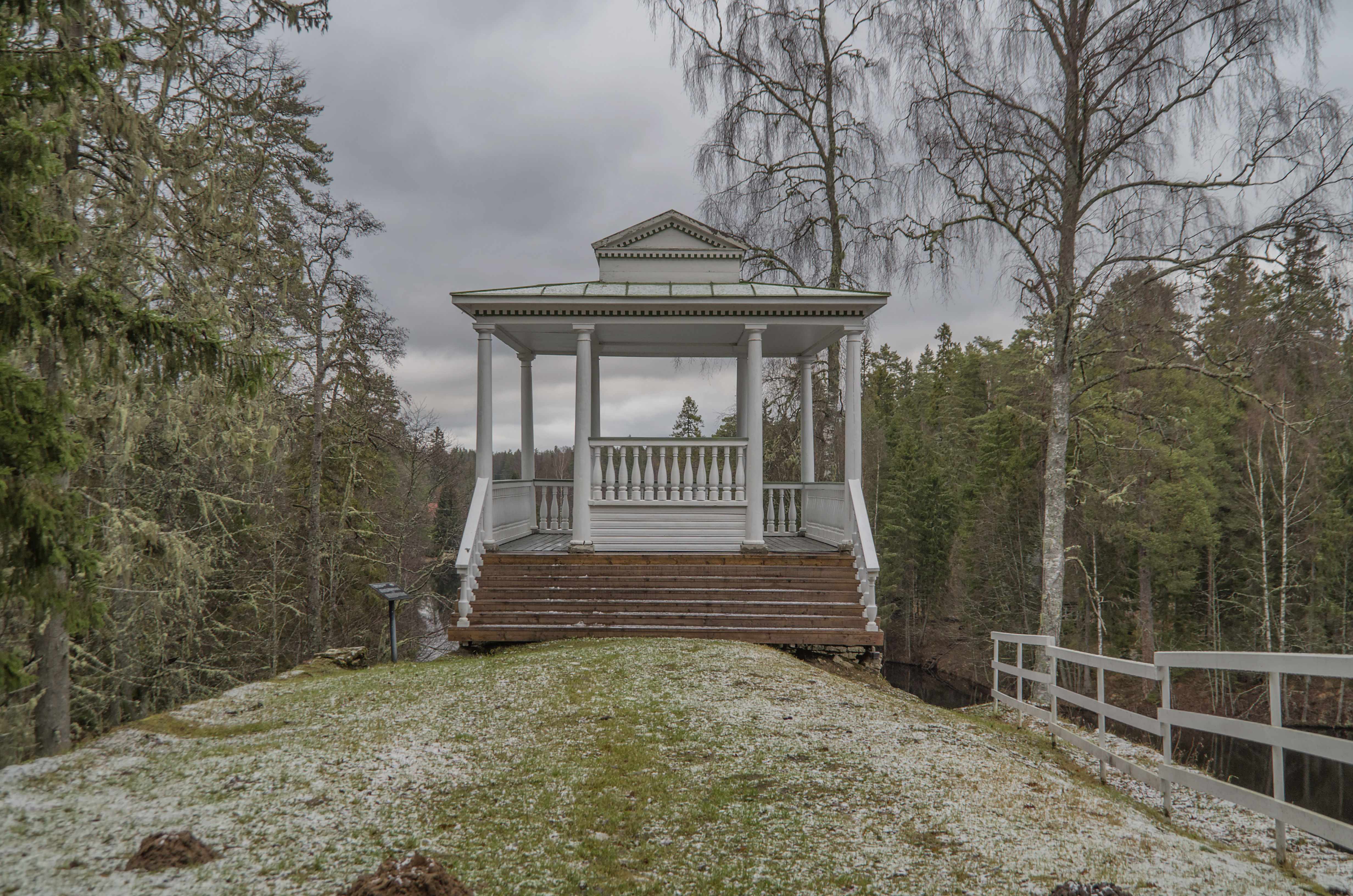 Pavilion “Brest” located on the shore of Oruveski Pais lake in Palmse Manor park rephoto