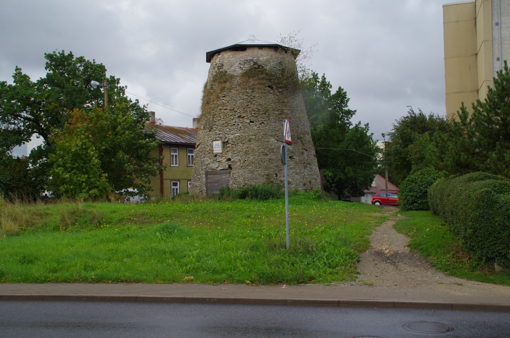 Tuulik Rakveres Veski tänaval. rephoto