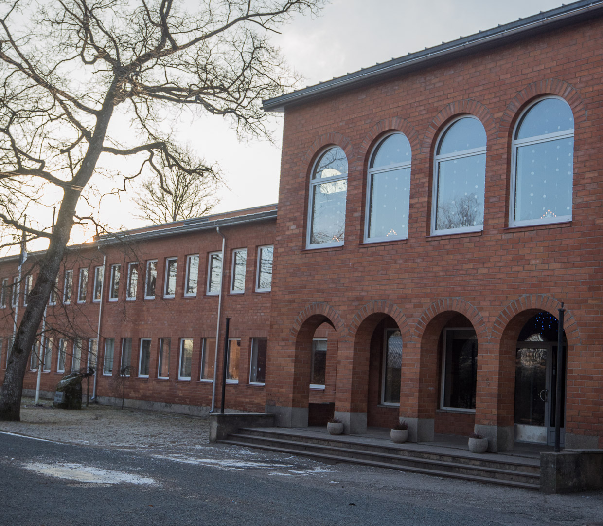 Valtu 8- classic school rephoto