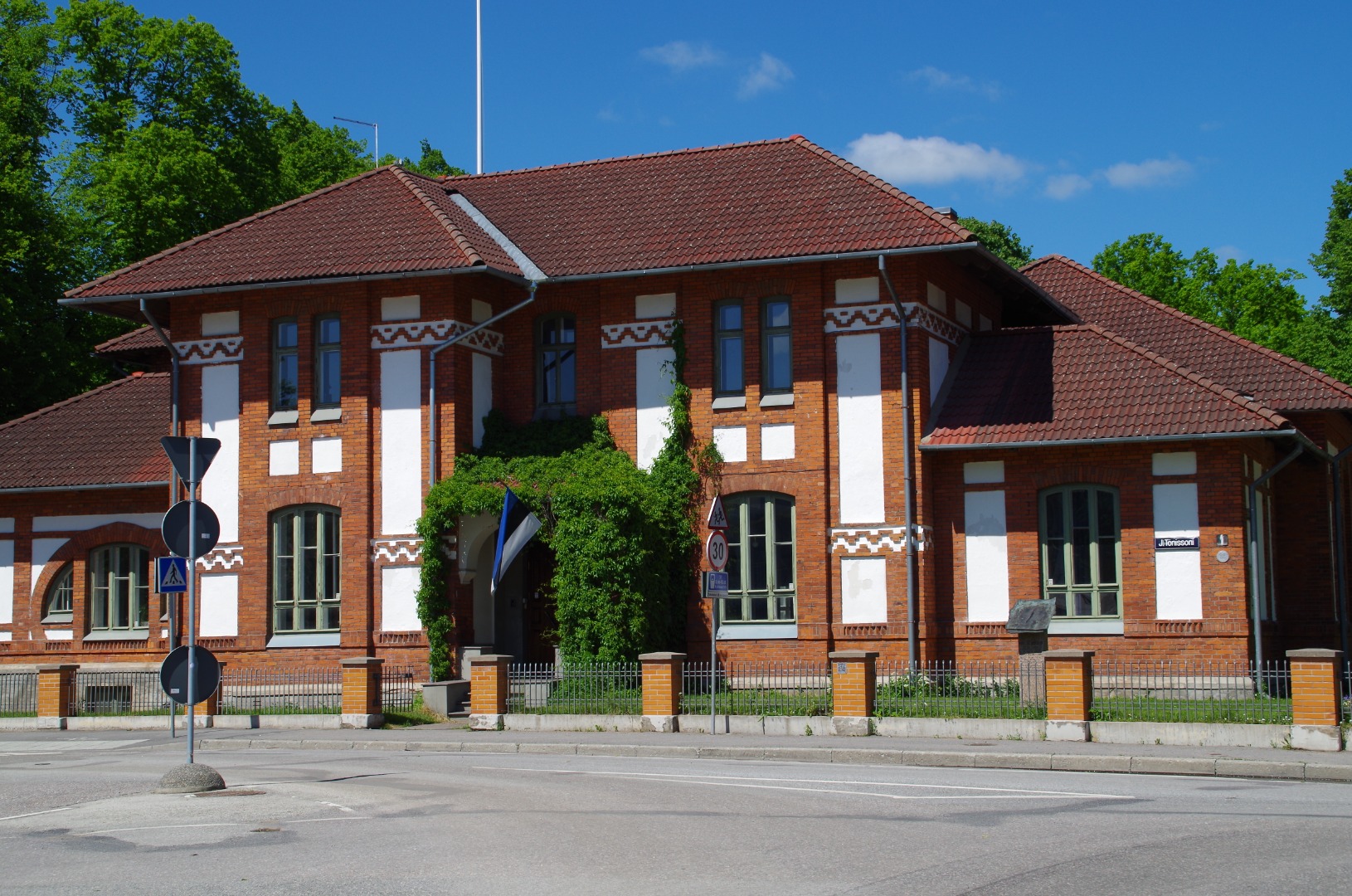 Building of the Estonian Students Society (Viron's supre-school career) rephoto