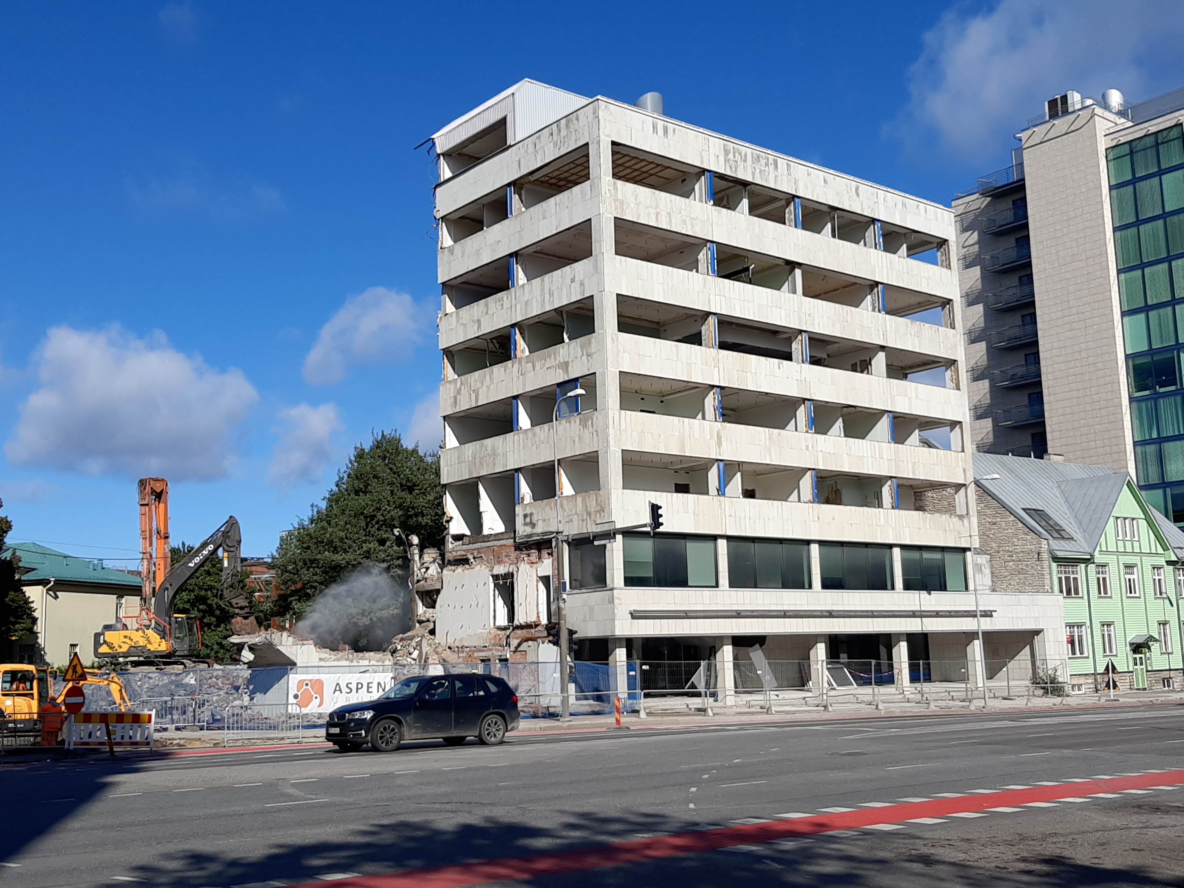 The main house of Eesti Gaasi on Liivalaia Street. rephoto