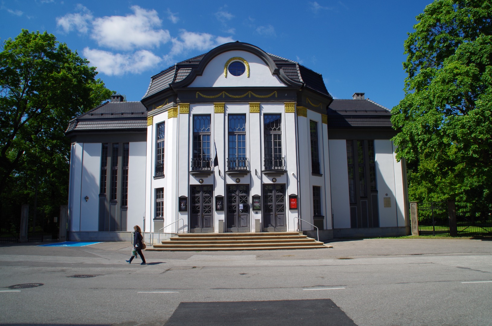 Saksa teater ja Vanemuise väike maja Tartus, fassaad sümmeetriliselt. Arhitekt Arved Eichhorn rephoto