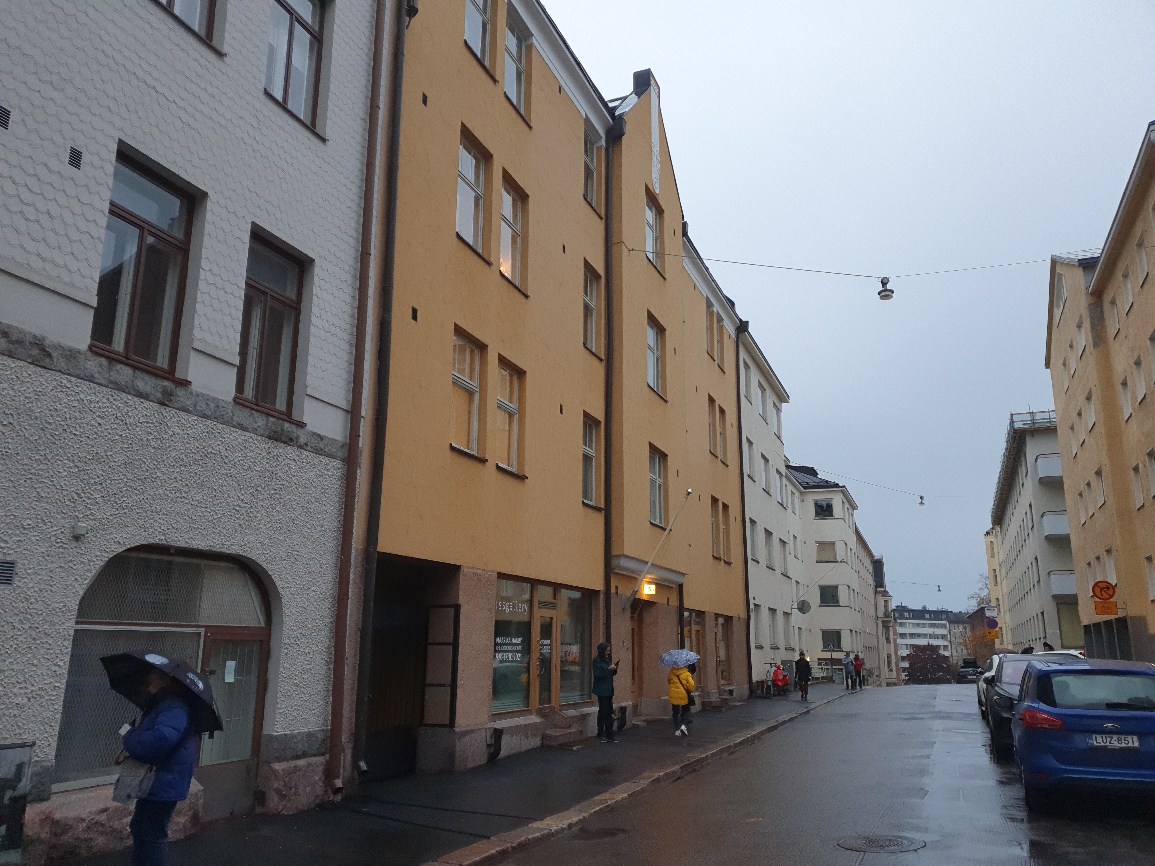 Kristianinkatu 17, 15 ja 11-13. Numero 15:n kivijalassa baari. rephoto