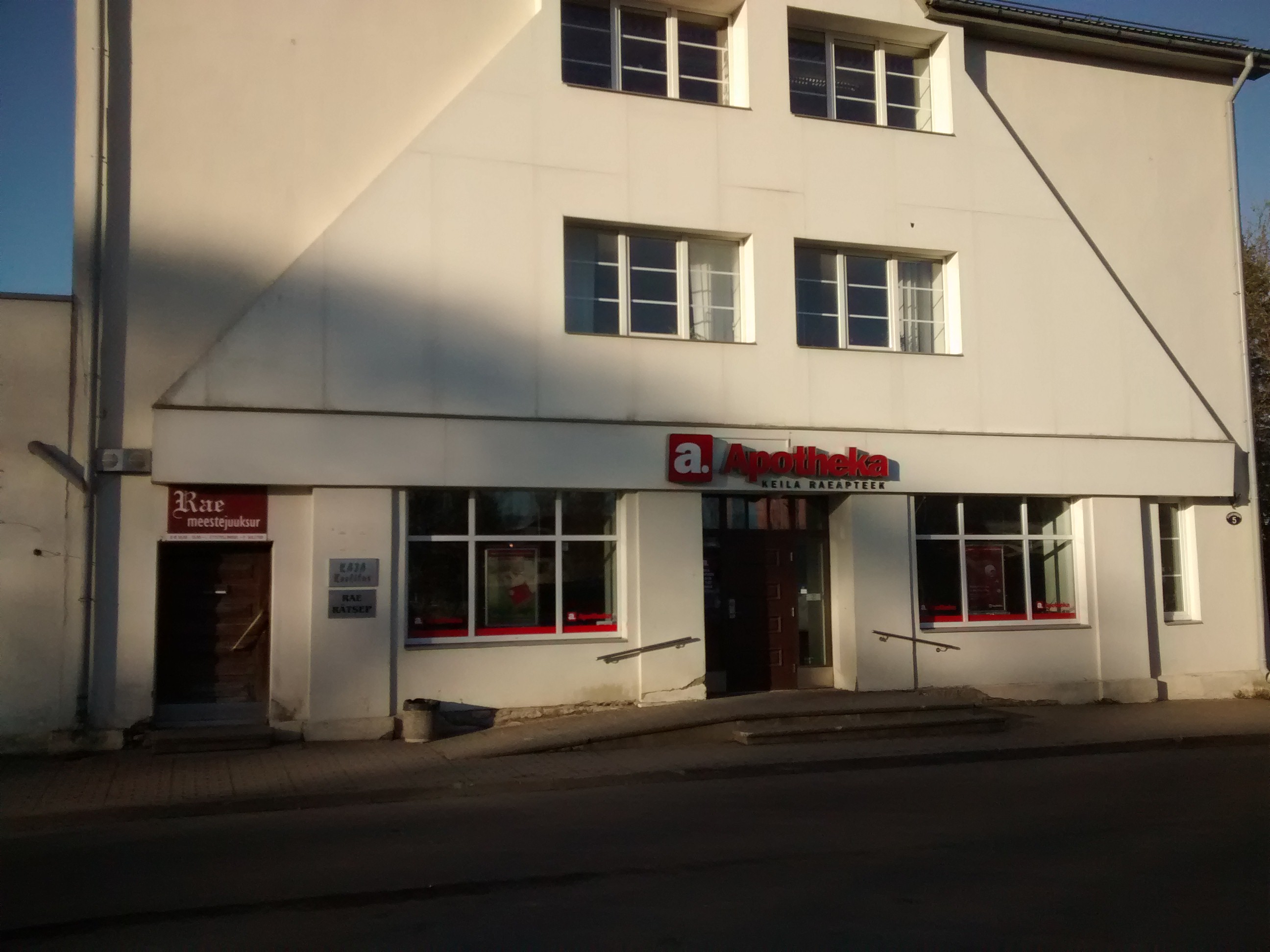 Keila Keskväljak 5, Linnavalitsus, apteek rephoto