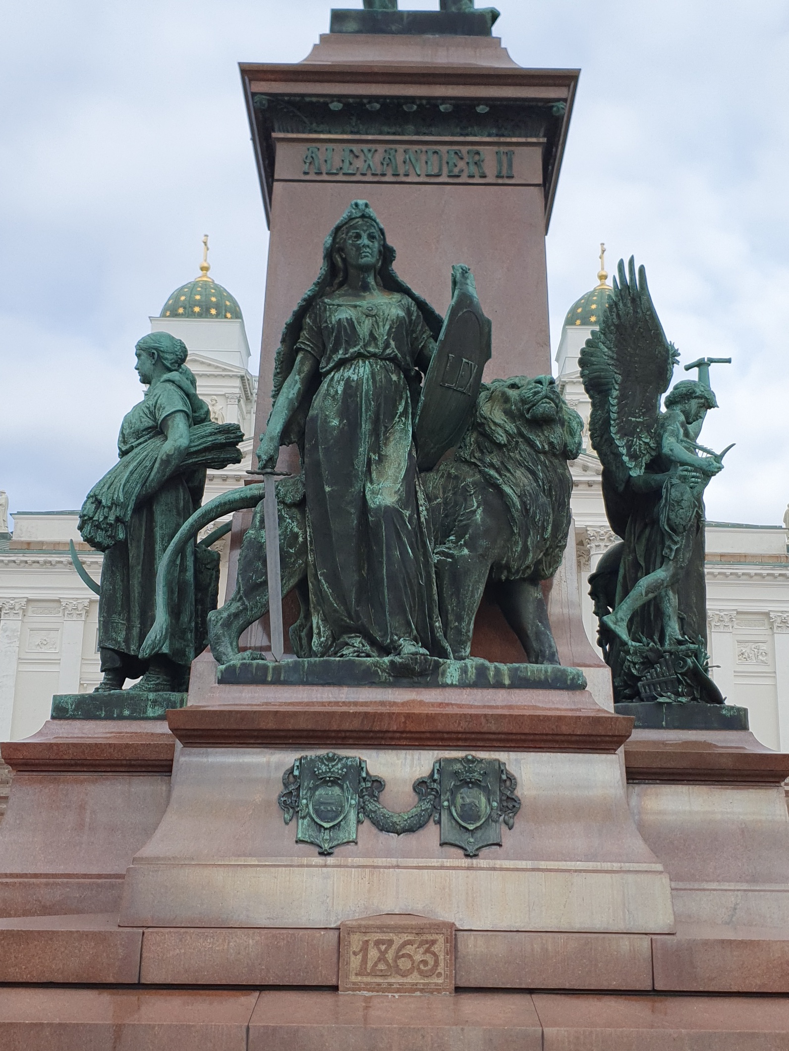 Keisari Aleksanteri II:n muistopatsaan jalustan veistos Lex. rephoto
