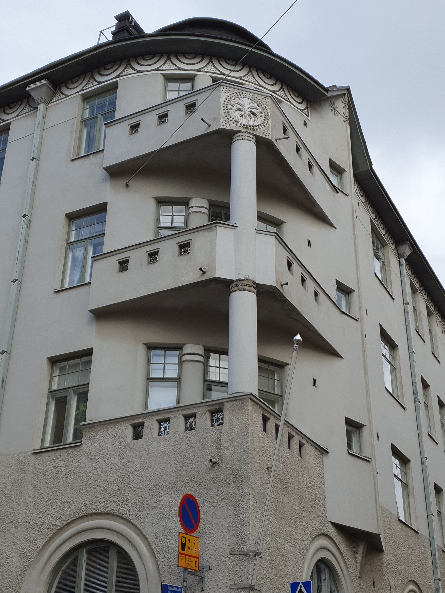 Meritullinkatu 9 - Rauhankatu 3. Usko Nyströmin suunnittelema rakennus: "Städet" rephoto