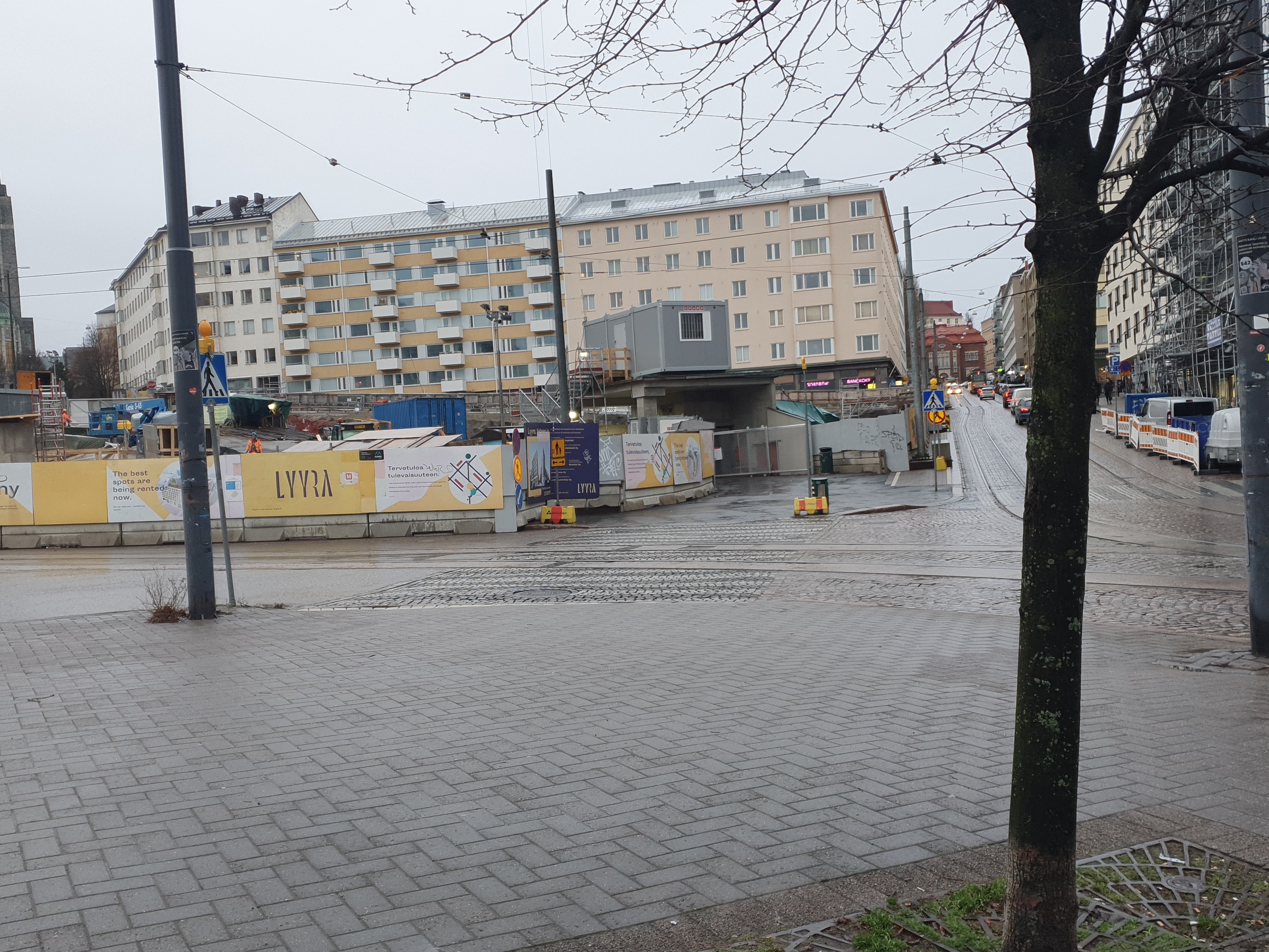 Porthaninkatu 2, 4, 6.  Vasemmalla Hämeenkatu 3.  Nykyinen Siltasaarenkatu 13. rephoto