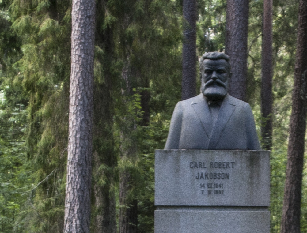 Carl Robert Jakobsoni hauasammas Vändra rajoonis. rephoto