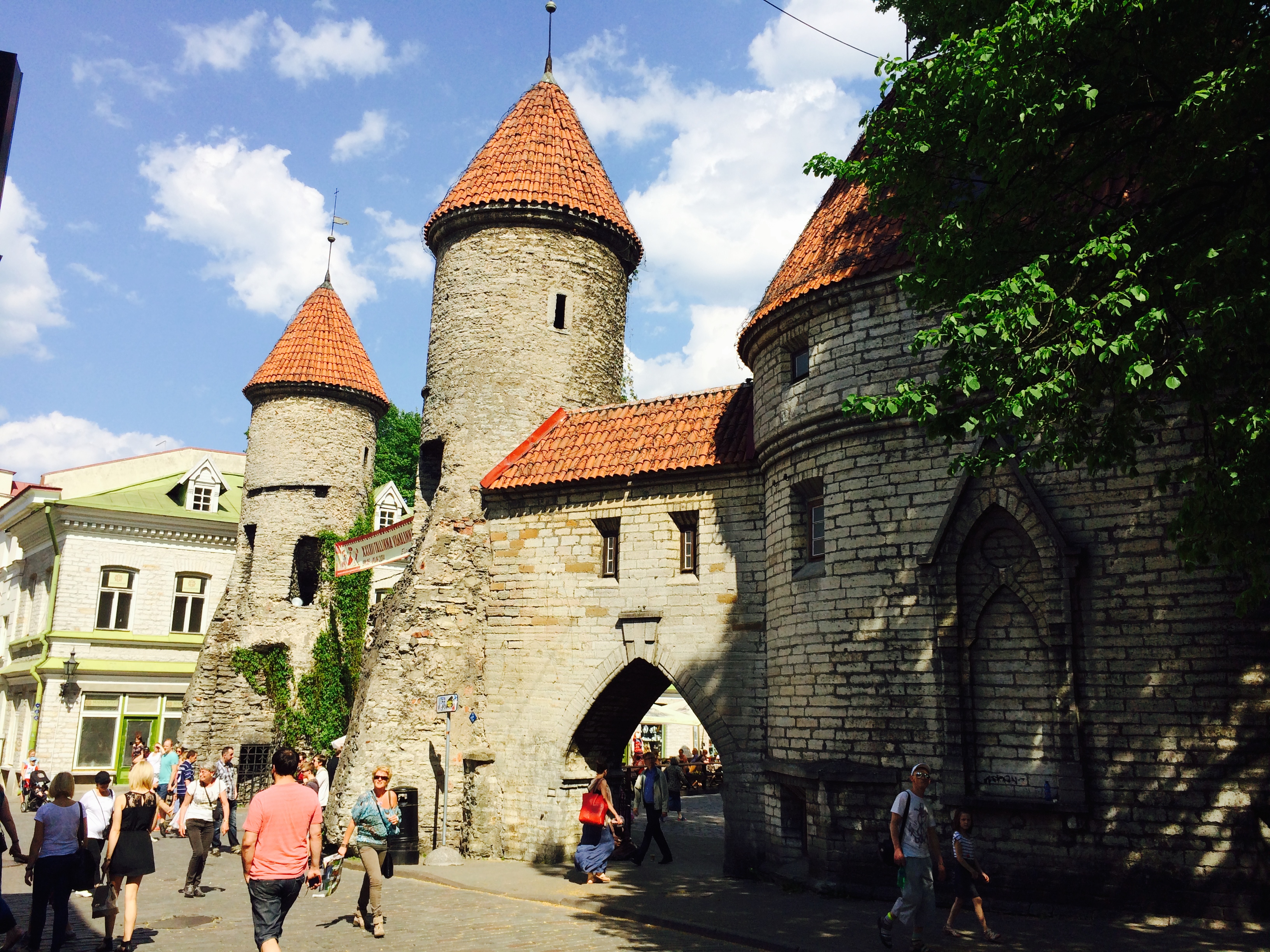 Tallinn, Viru värav, vaade Valli tänavalt. rephoto
