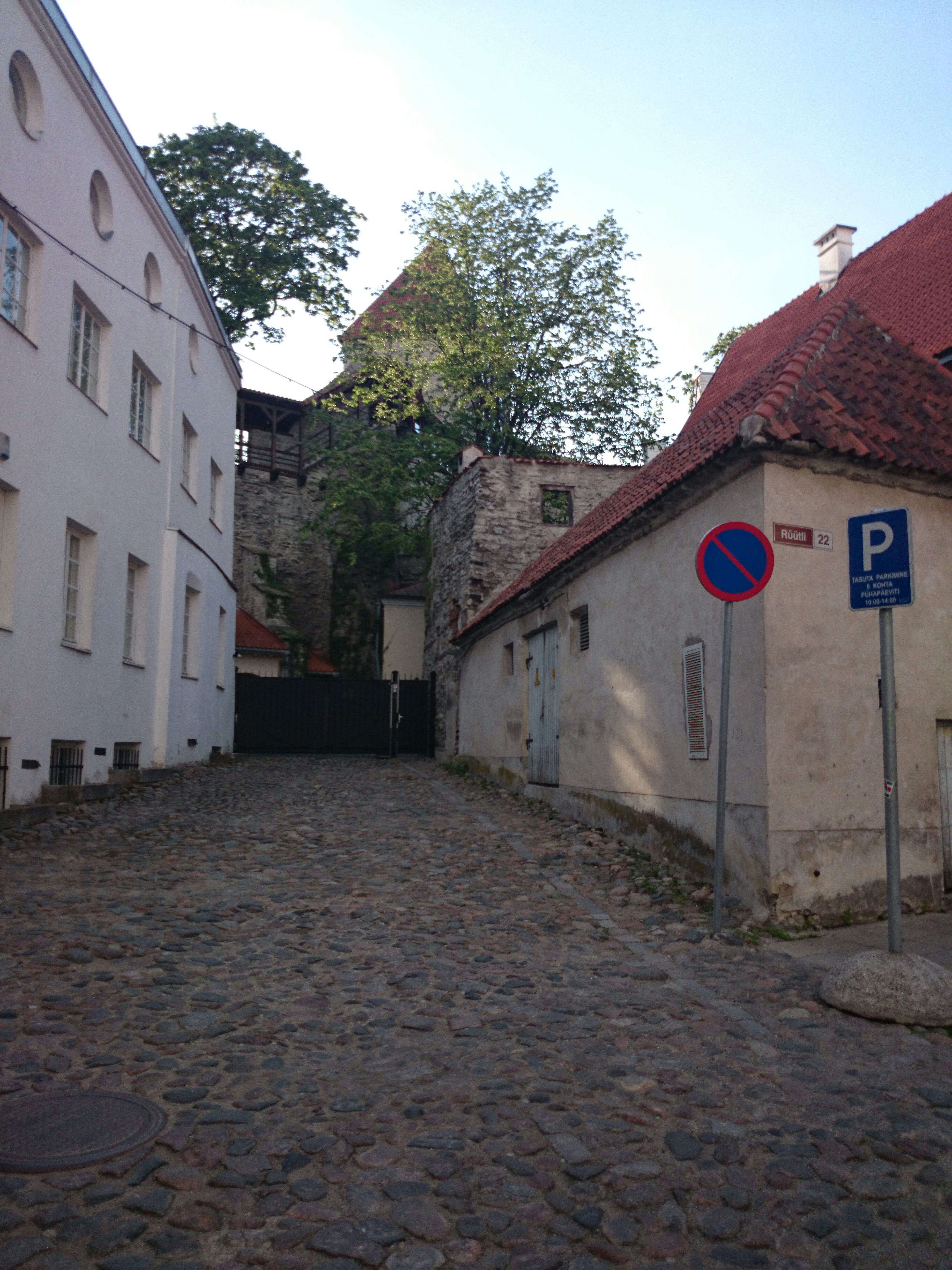 Tallinn, Rüütli tänav 20, taga Neitsitorn. rephoto