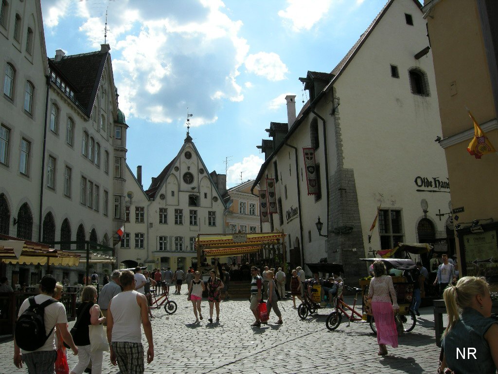 Tallinn, Vana turg, vaade Viru tänava nurgalt Piiskopi maja poole. rephoto