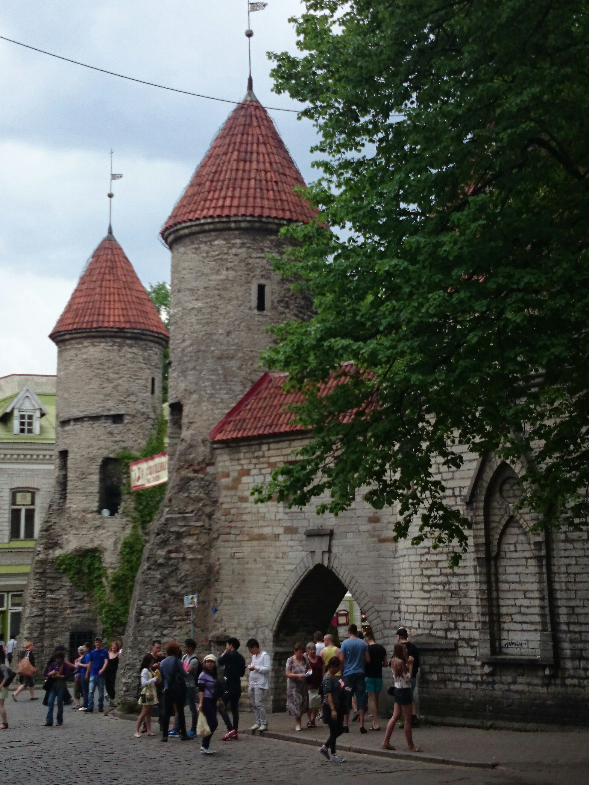 Tallinn, Viru värav Valli tänava poolt. rephoto