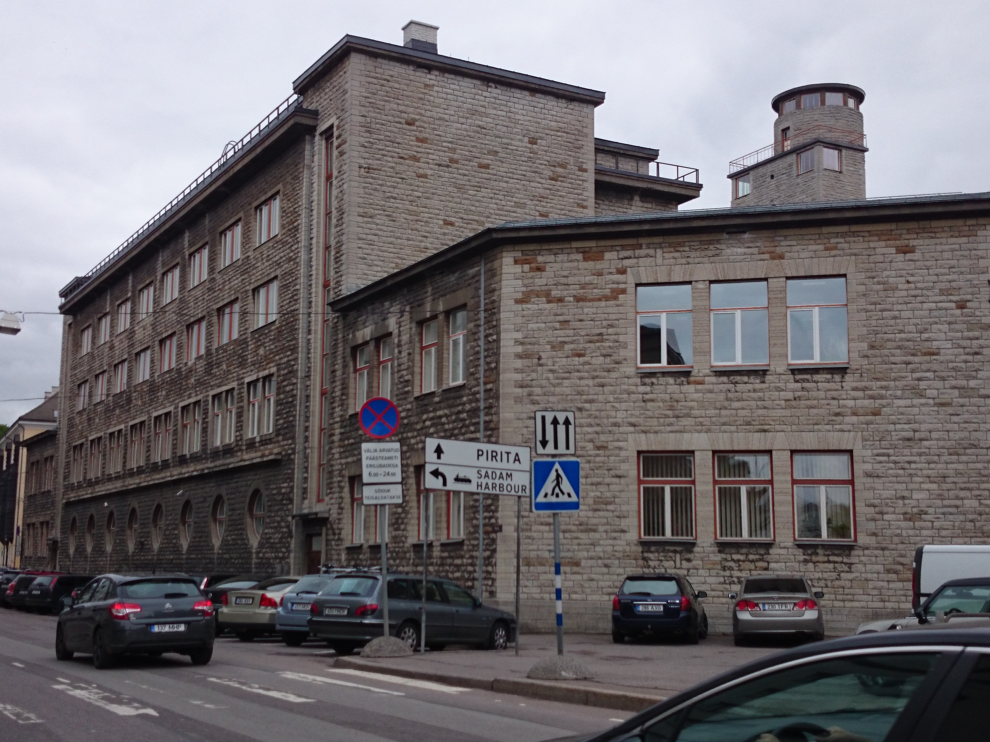 Tallinn, uus pritsimaja Raua tänaval. rephoto