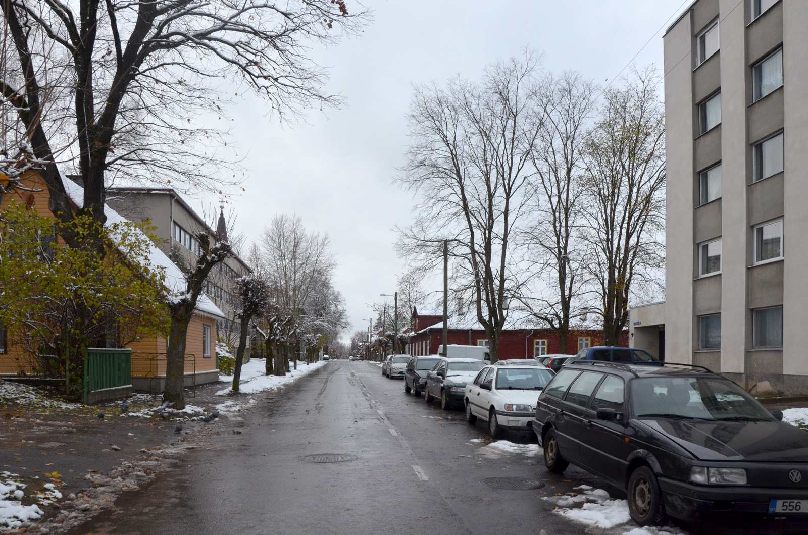 Võru, Lydia Koidula tänav, vasakul Võru Katariina kirik rephoto