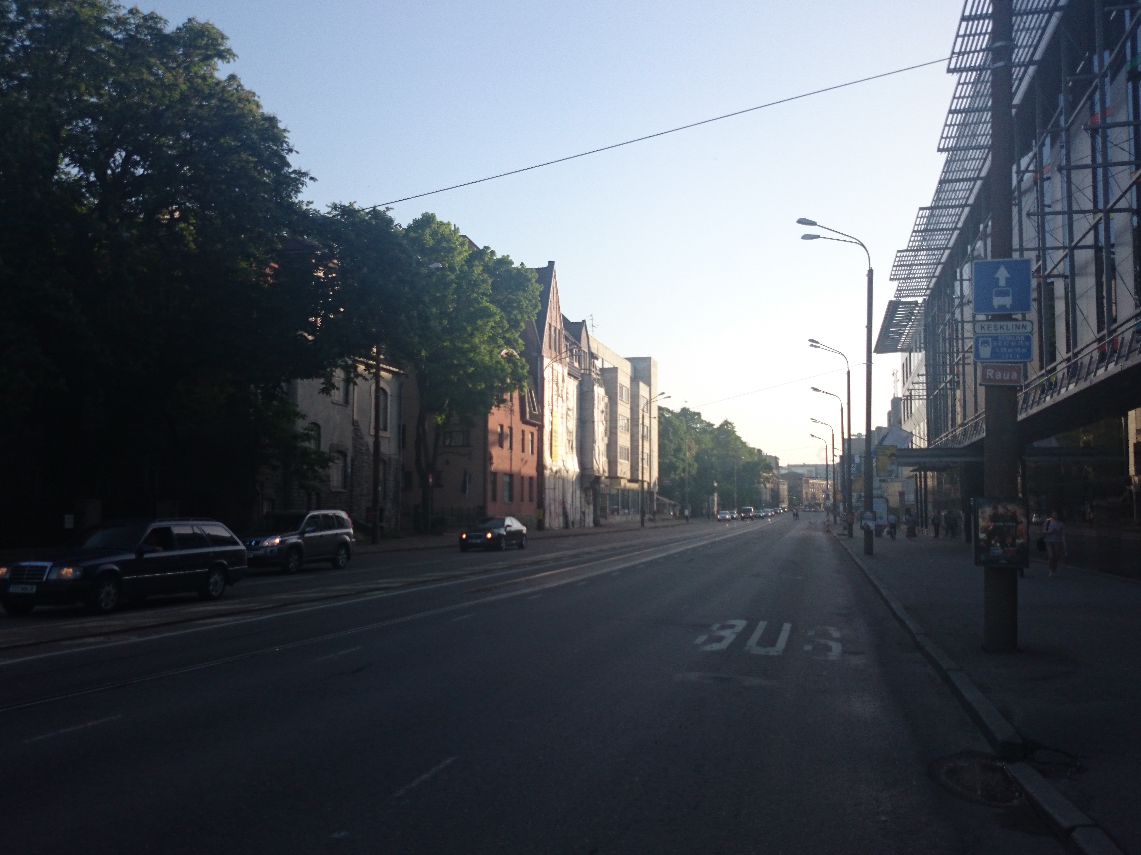 Vaade Narva maanteele Uue Sadama tänava kohalt linna suunas. Hoburaudtee ("Konka") rephoto