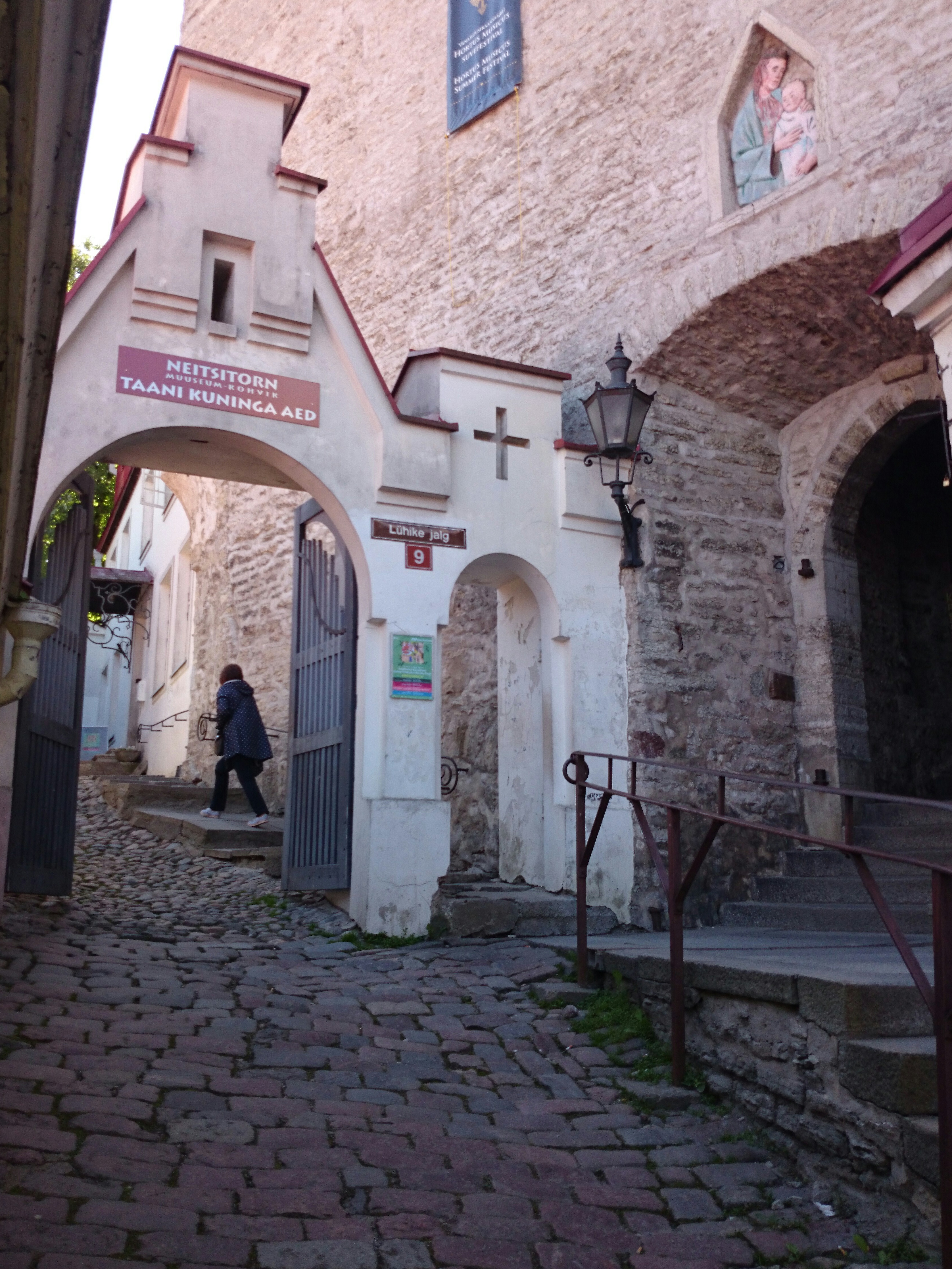 Tallinn, Lühike jalg, vaade alt poolt väravatele. rephoto