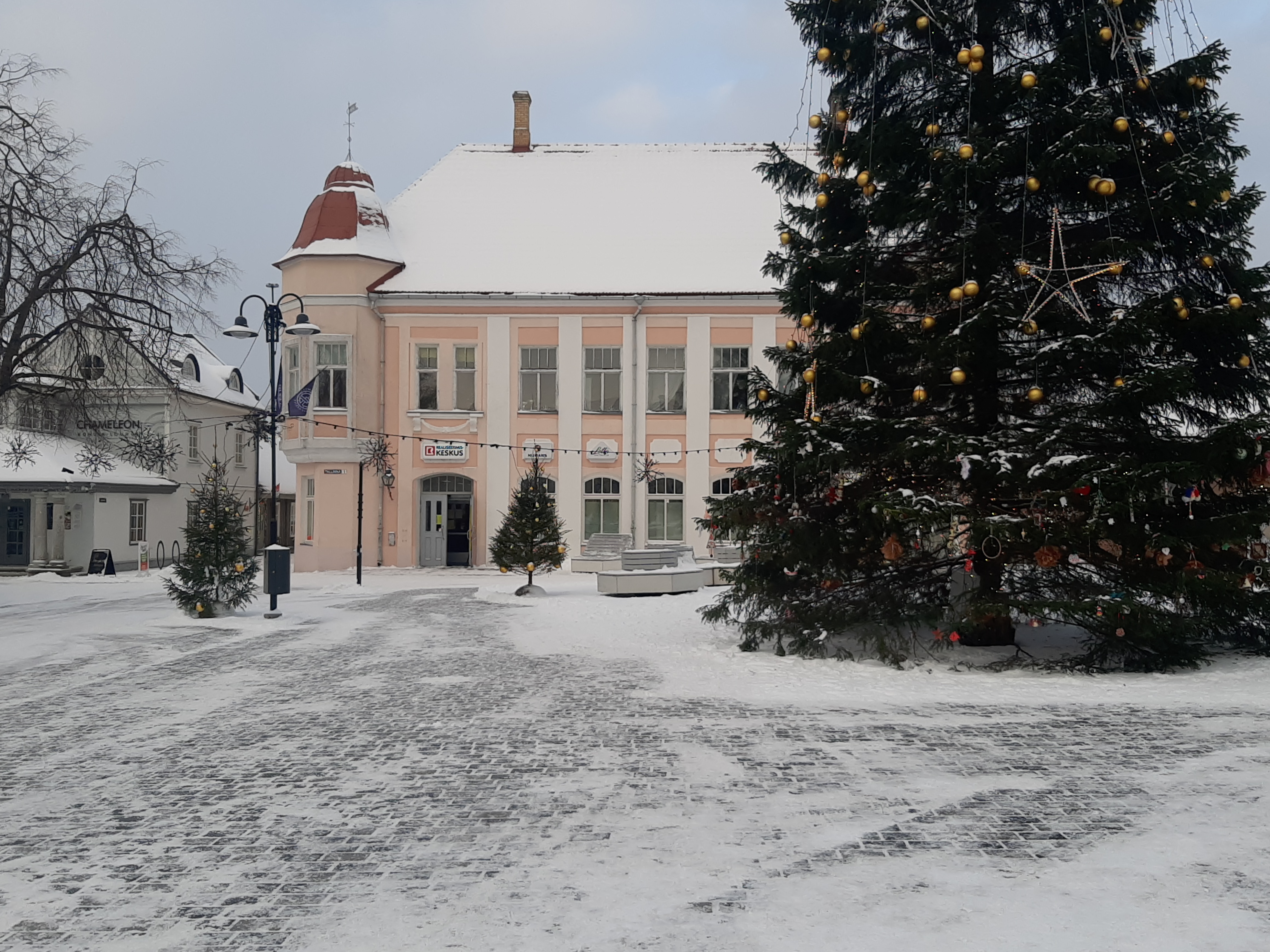 Kuressaare Vabatahtliku Tuletõrjeühingu kolm jaoskonda saavad uue lipu rephoto