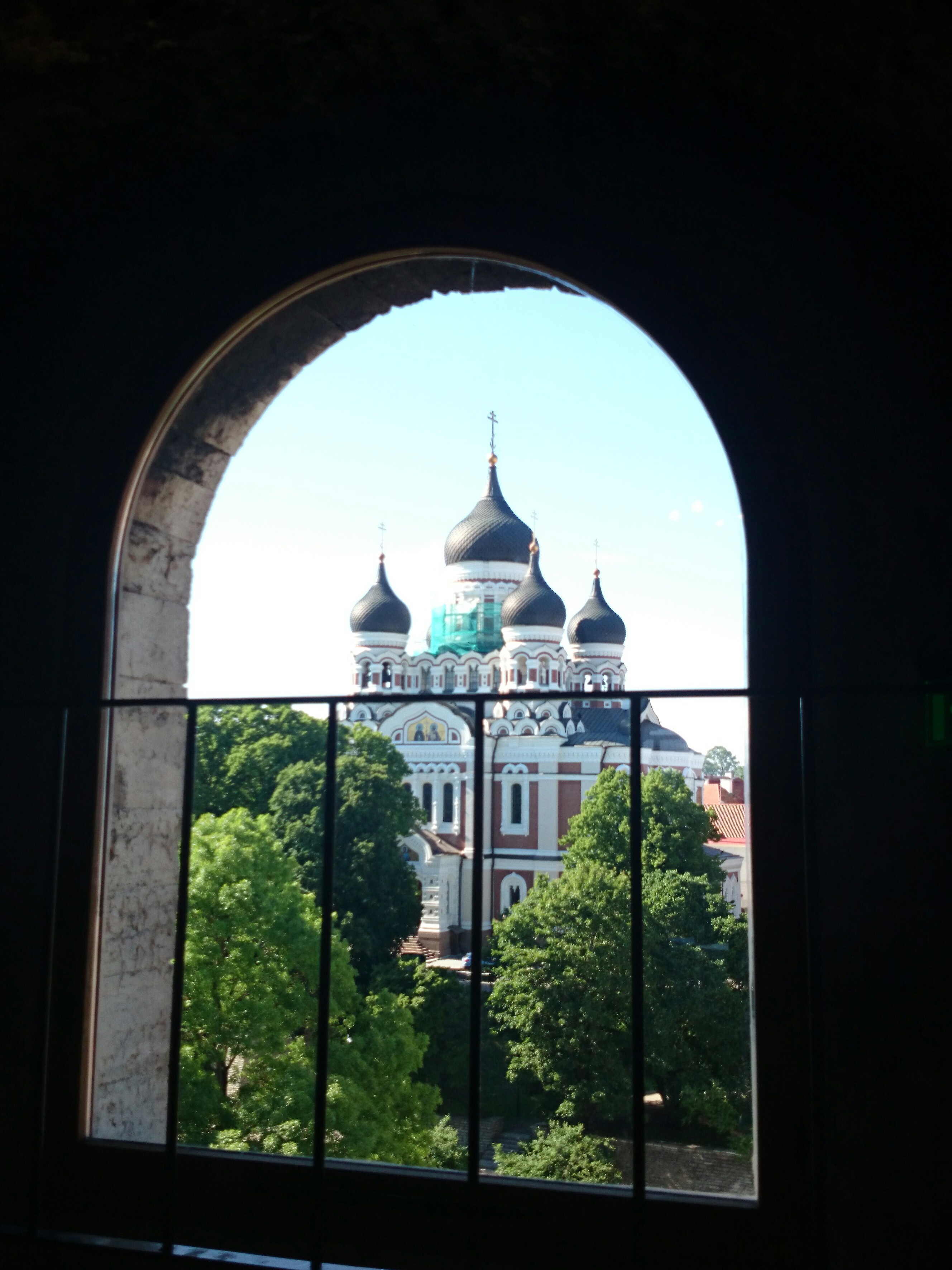 Tallinn, Aleksander Nevski katedraal, vaade Kiek-in-de-Köki aknast. rephoto