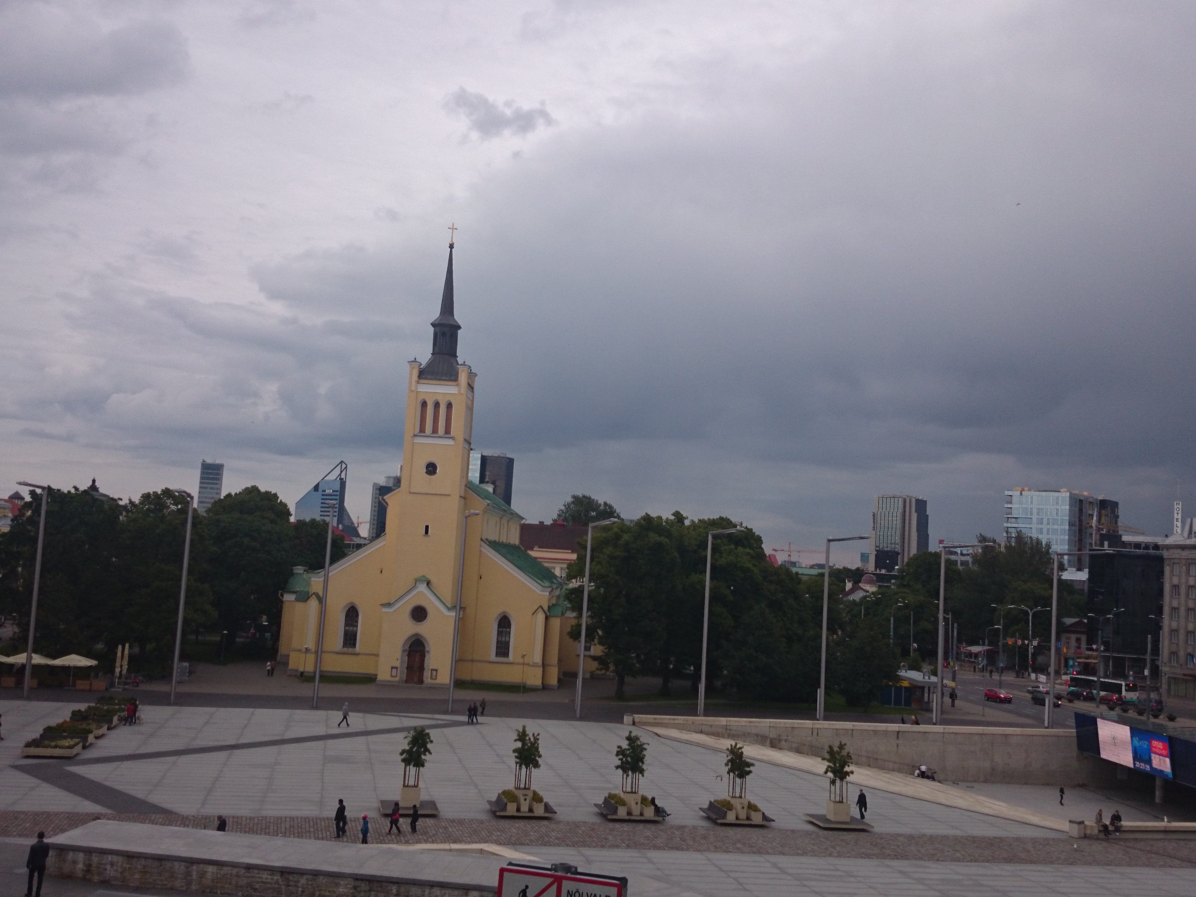 Tallinn, Jaani kirik, vaade Harjuvärava mäelt. rephoto