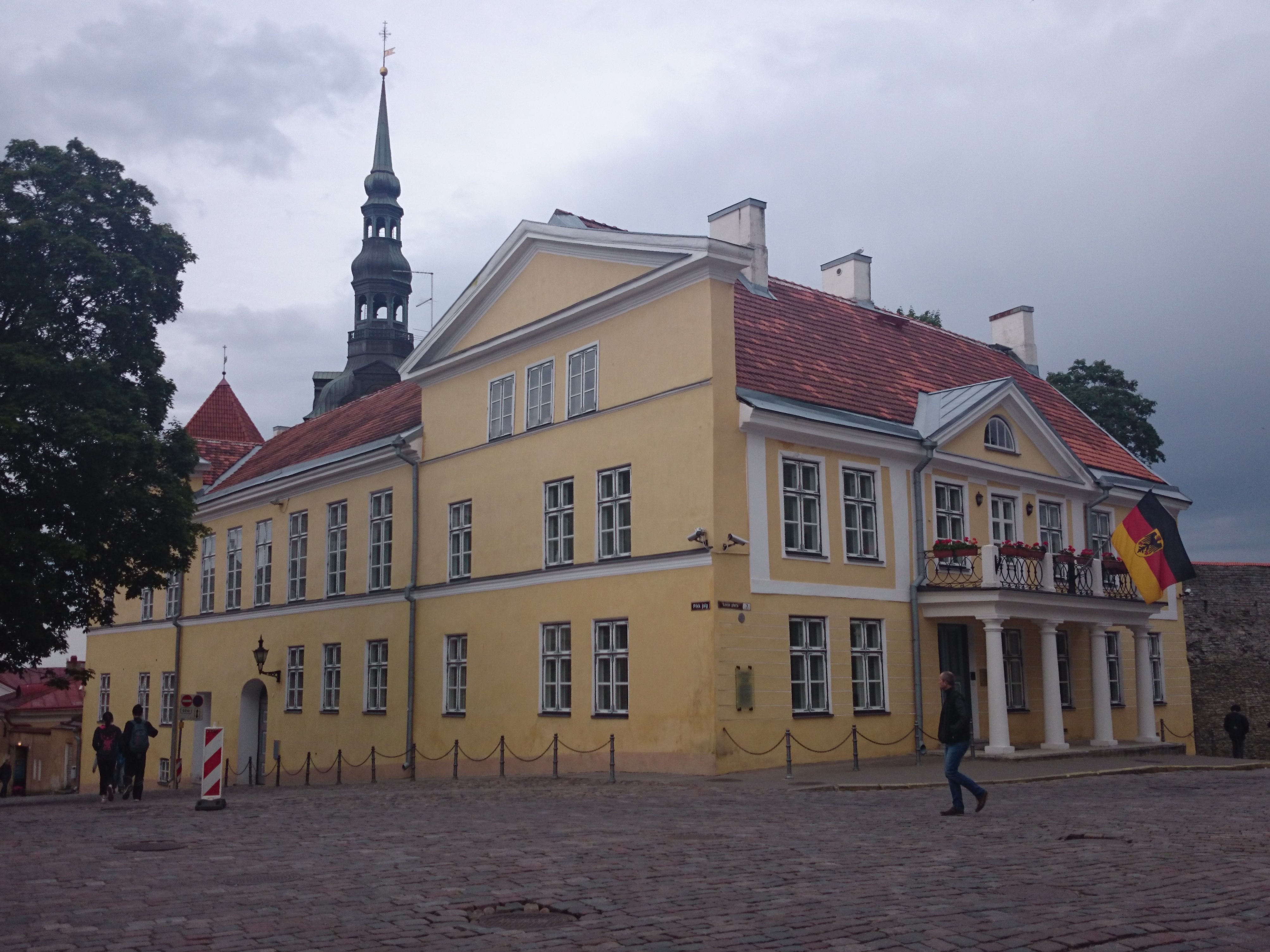 Tallinn, maja Lossi platsi ja Pika jala nurgal. rephoto