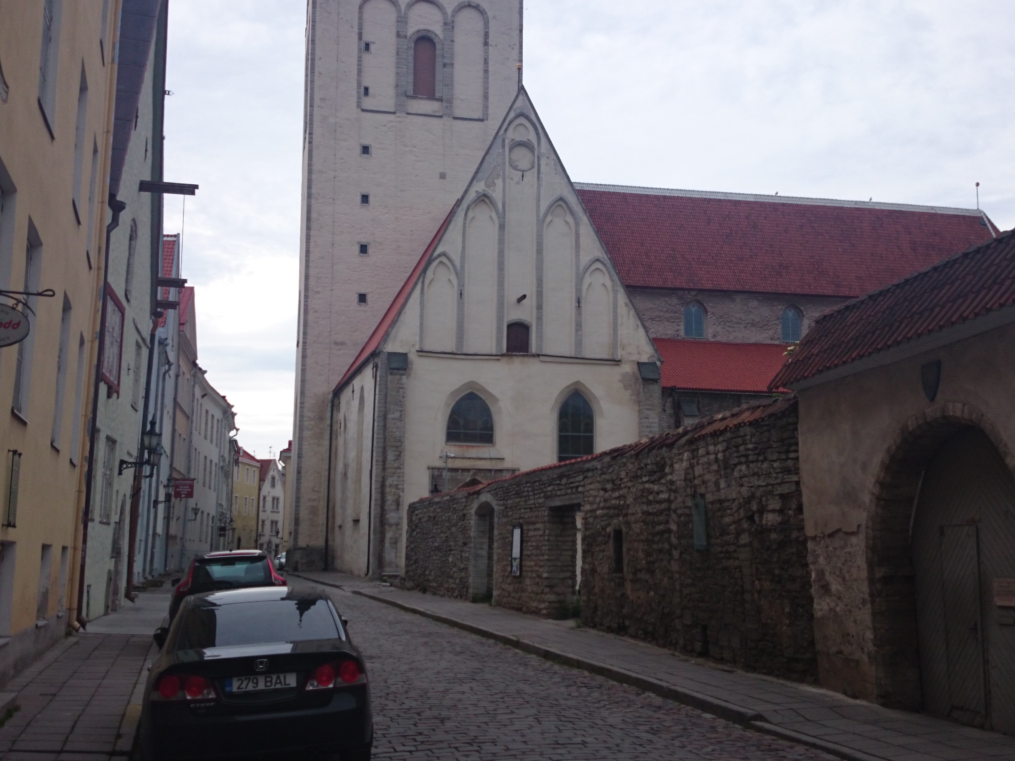 Tallinn, Rüütli tänav, taga Niguliste kirik. rephoto