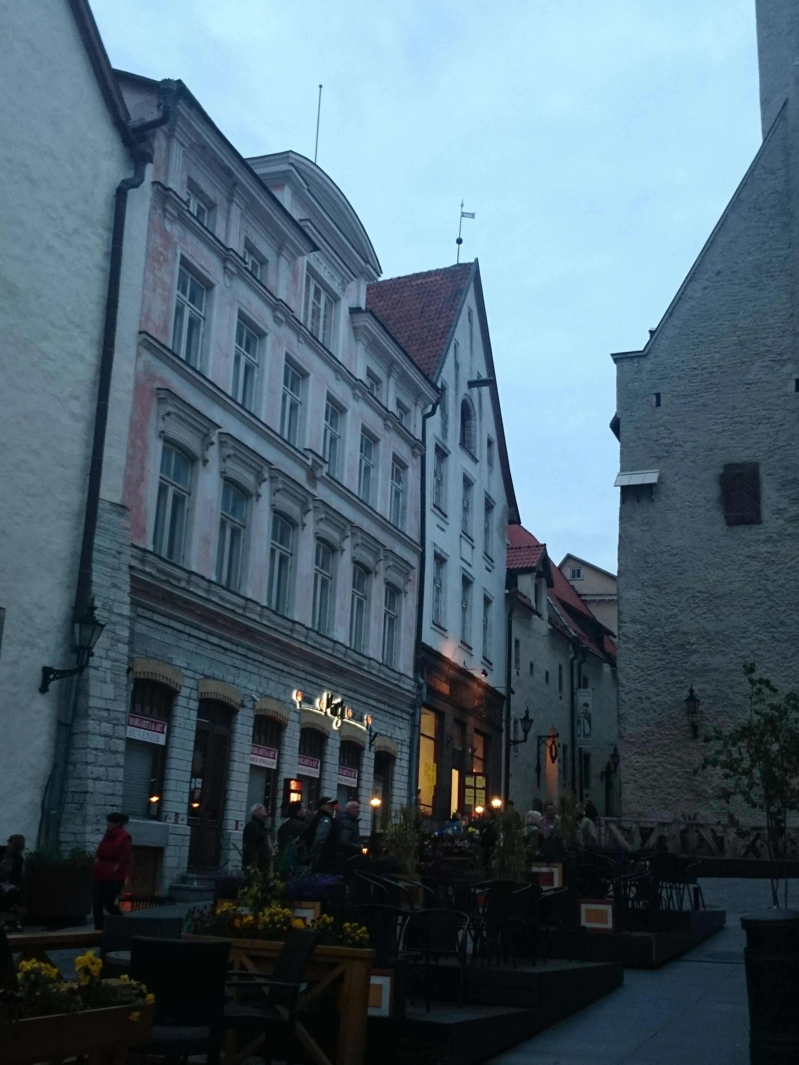 Tallinn, Vanaturukael, Raekoja tänav, vaade Raekoja poole. rephoto