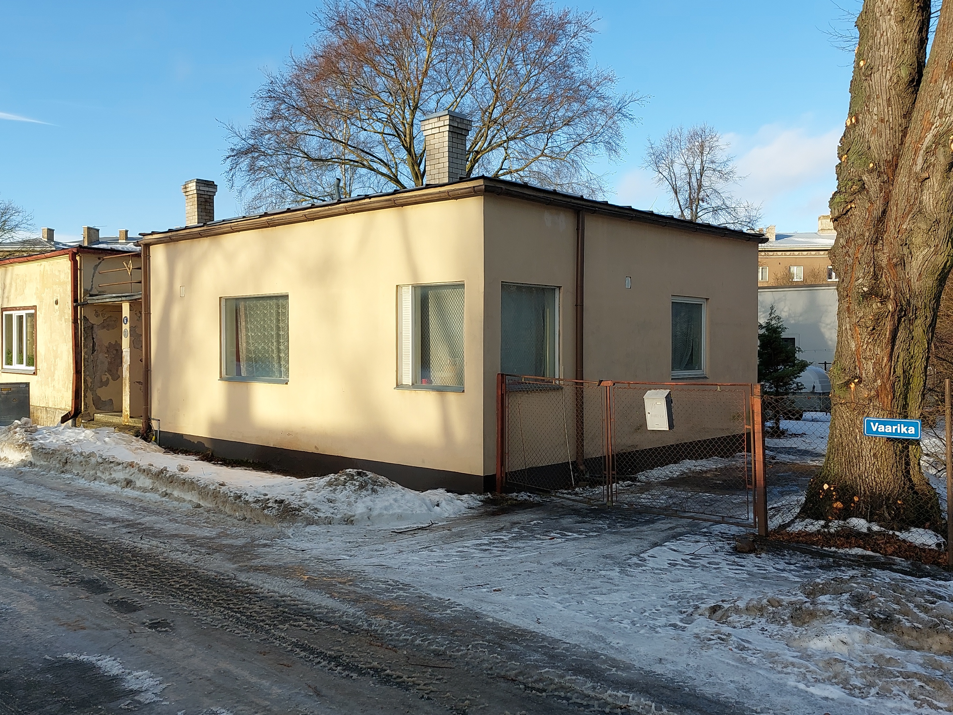Elamu Maasika-Vaarika asumis, vaade hoonele nurgalt. Arhitekt Erich Jacoby rephoto