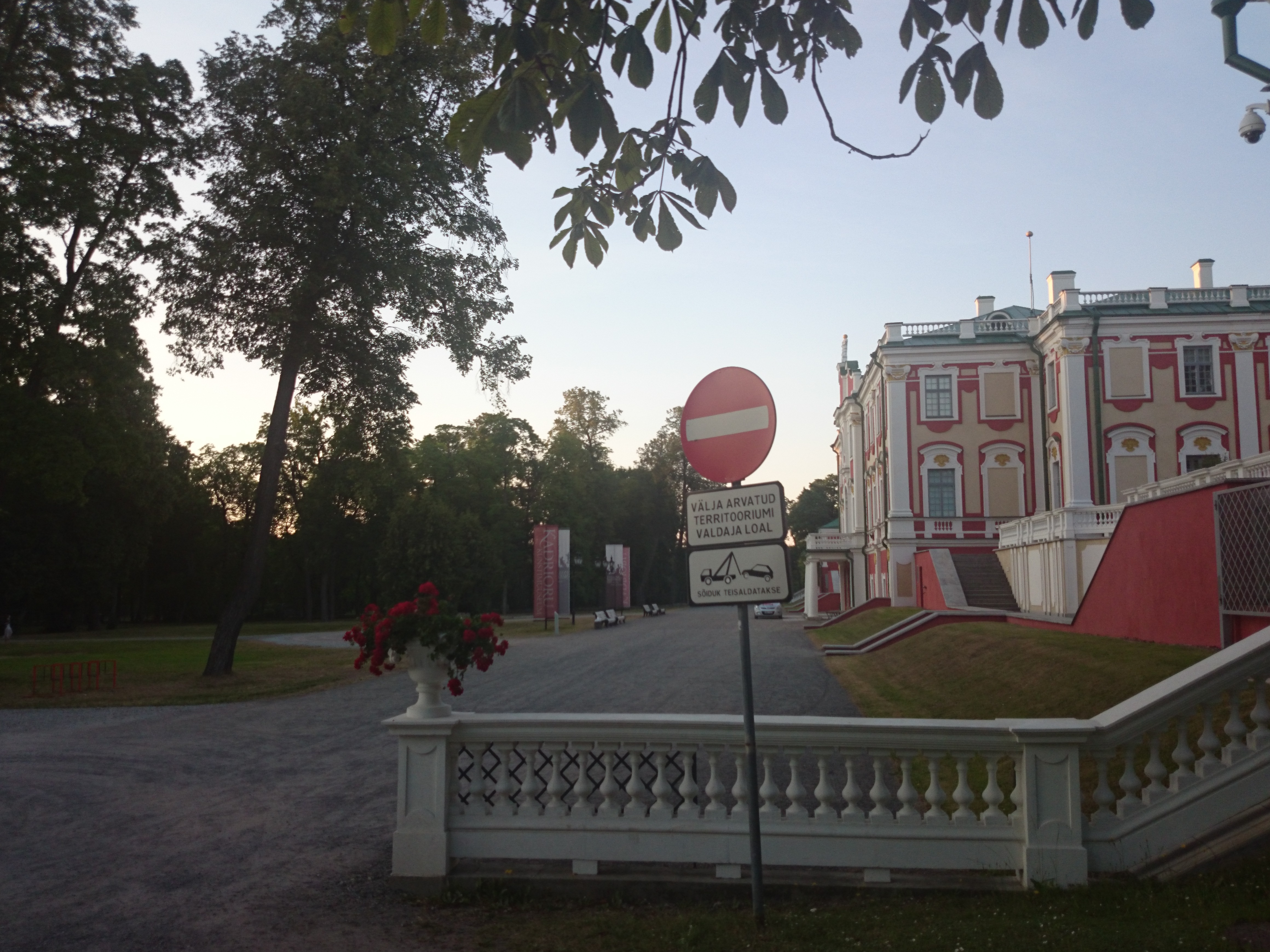 Tallinn, Kadriorg, Kadrioru lossi esine tee. rephoto