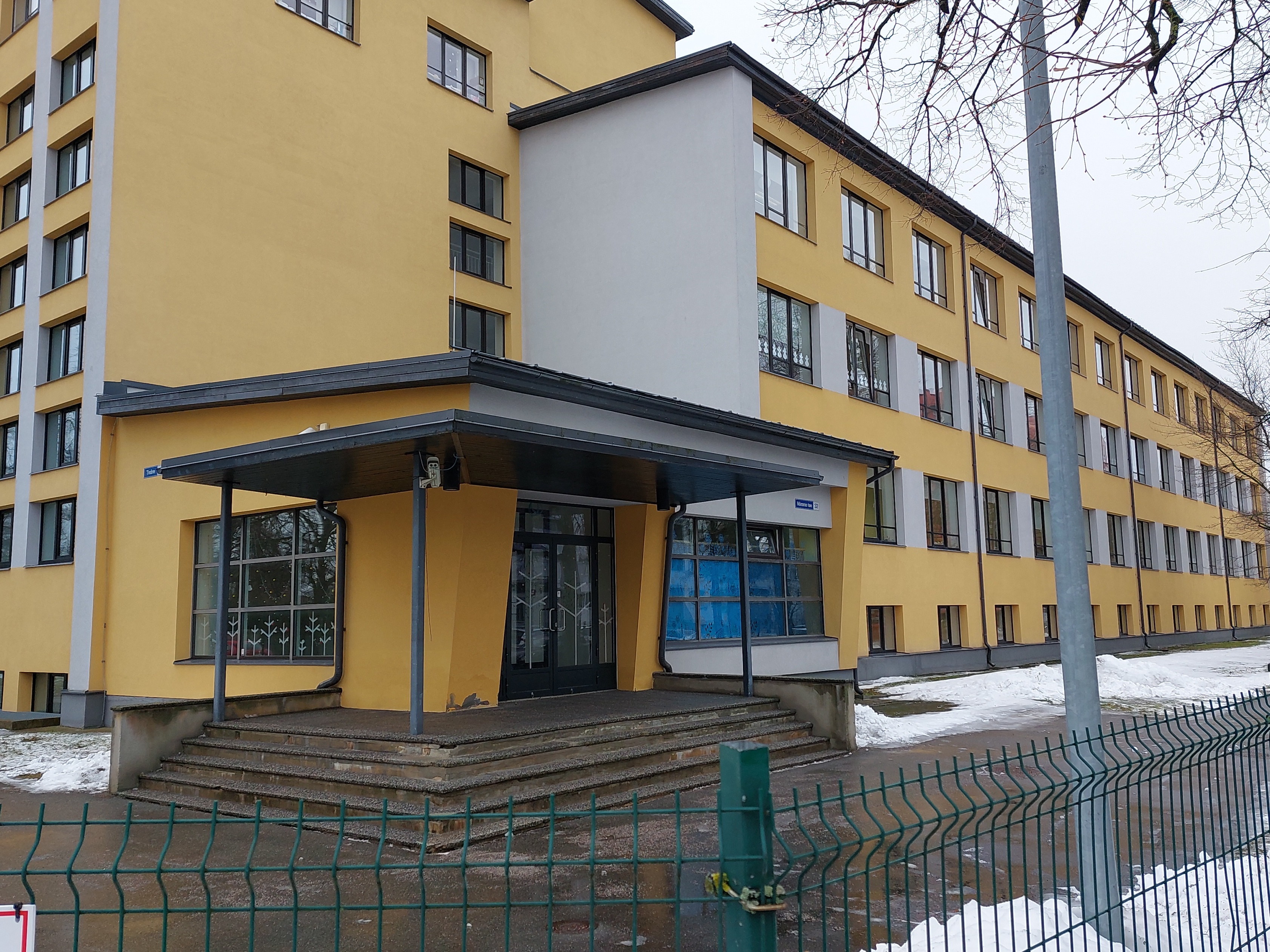 Students on the first school day in Tallinn 4. High school at the new building. rephoto